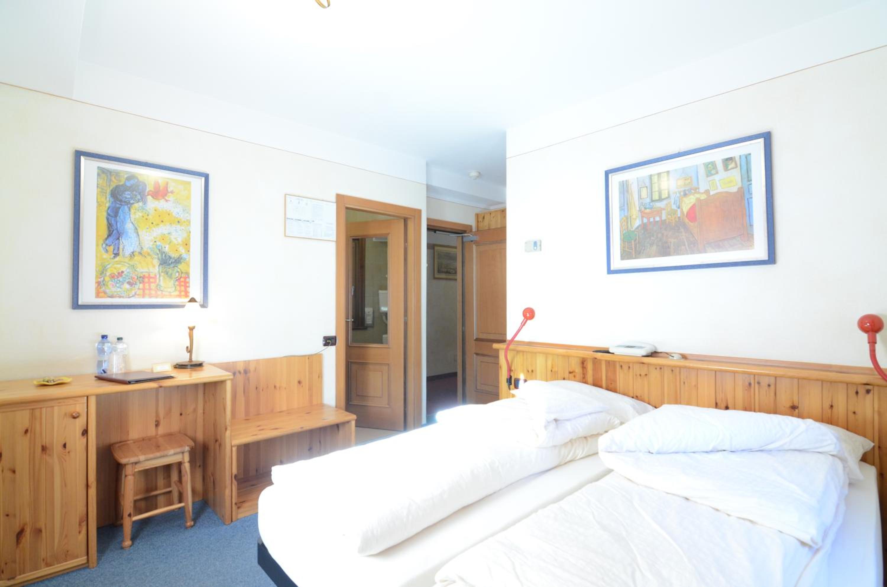Double or Twin Room - Photo 5
