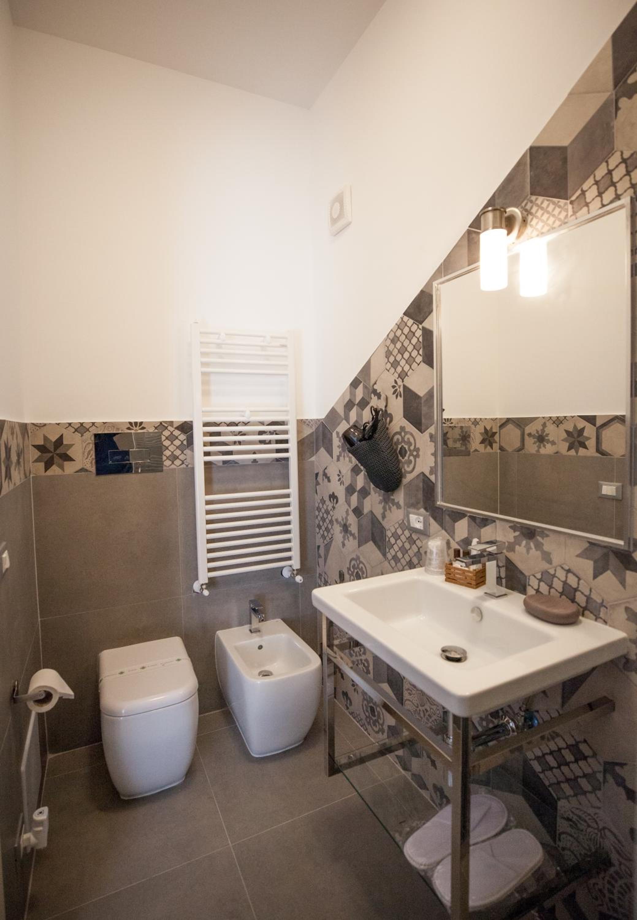 Double Room with Balcony - Photo 3
