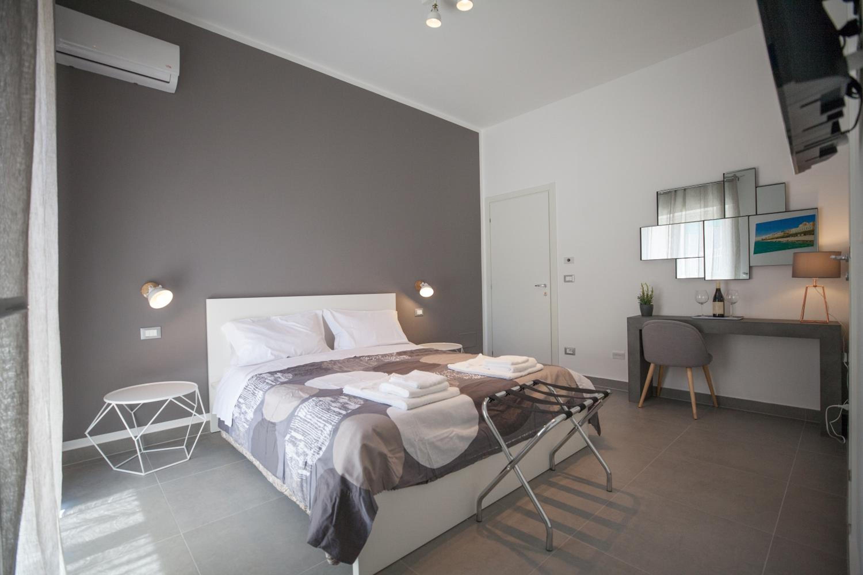 Double Room with Balcony - Photo 1