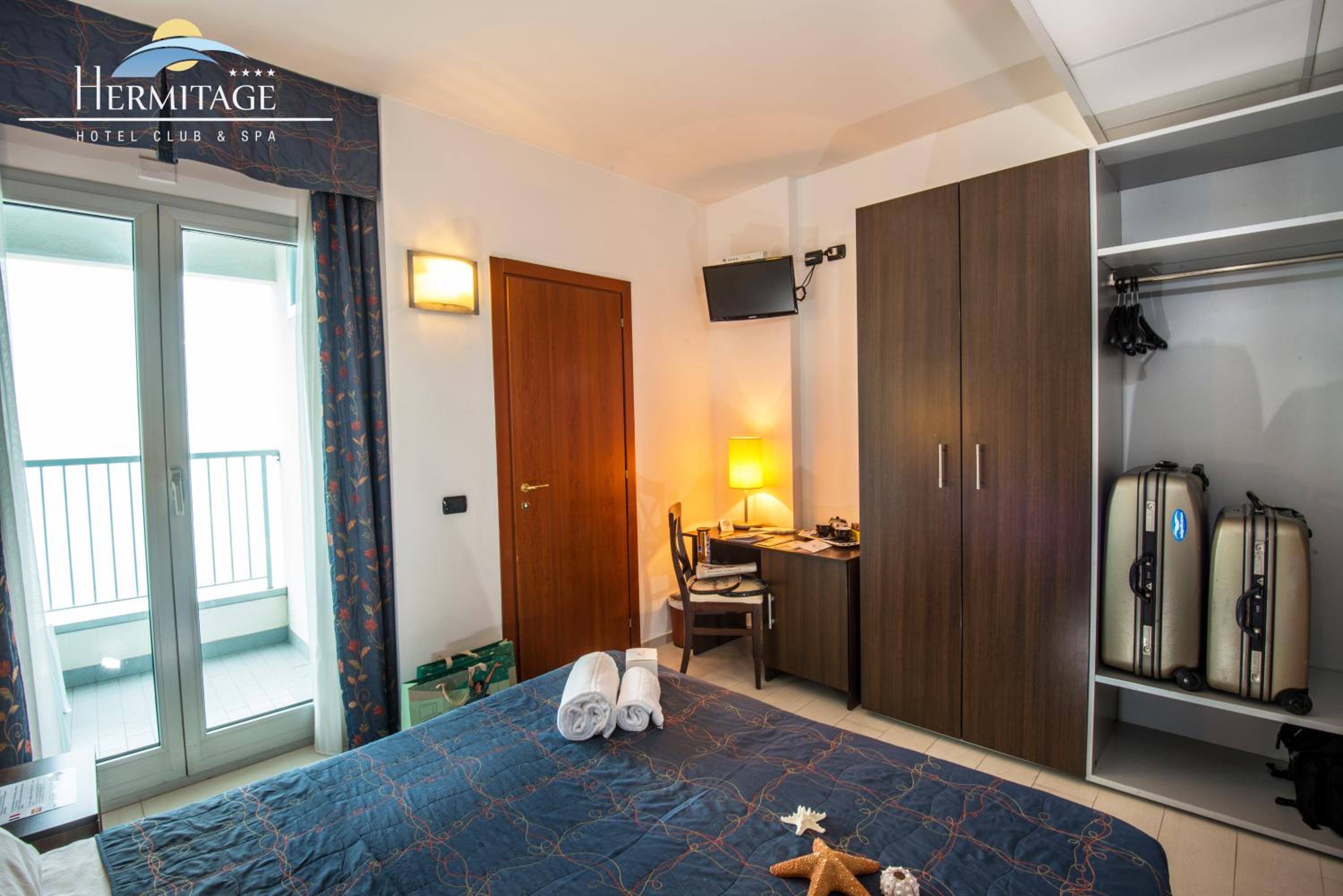 Double or Twin Room with Sea View
