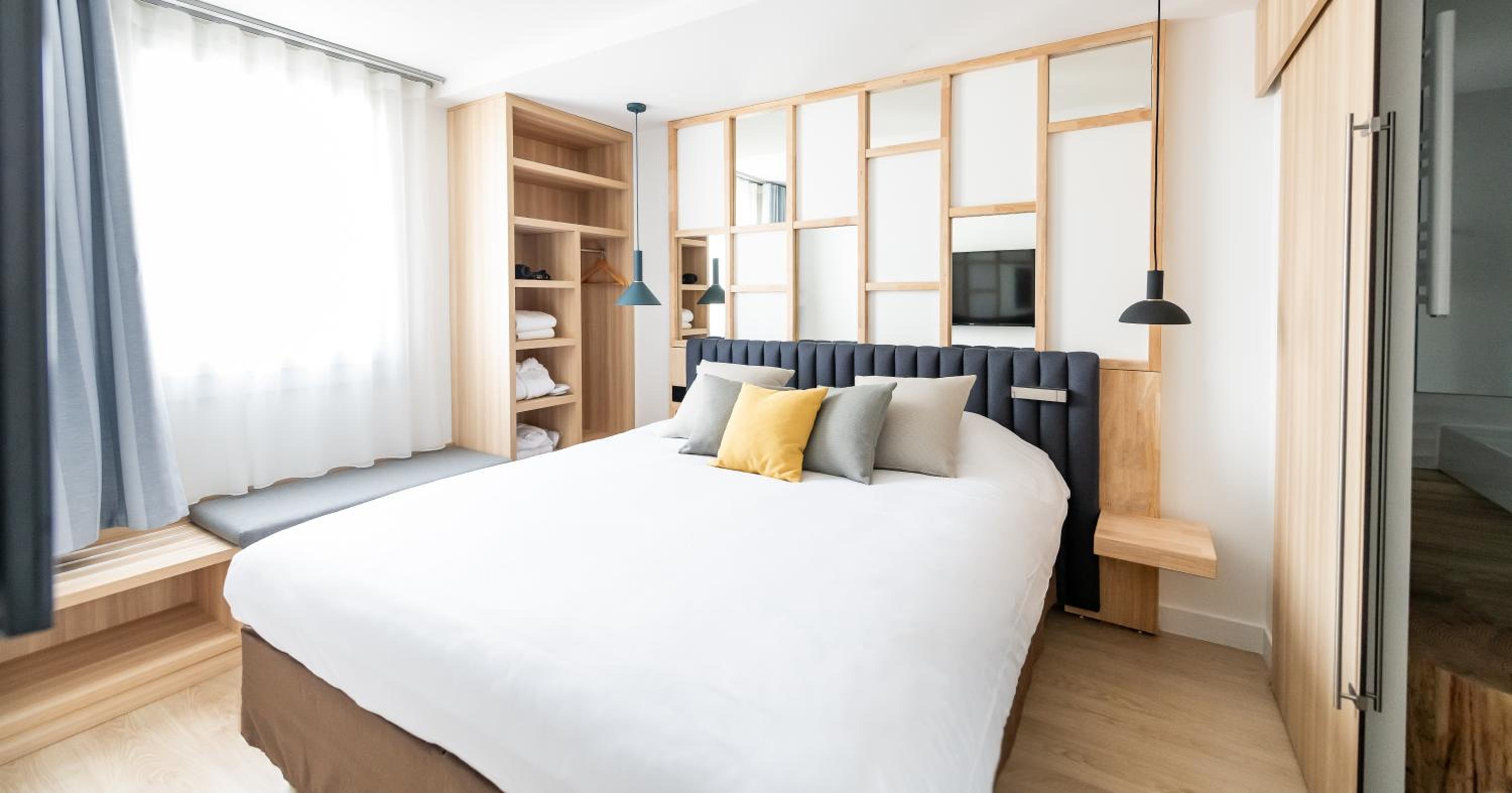 Junior King Suite with One Sofa Bed - Photo 4