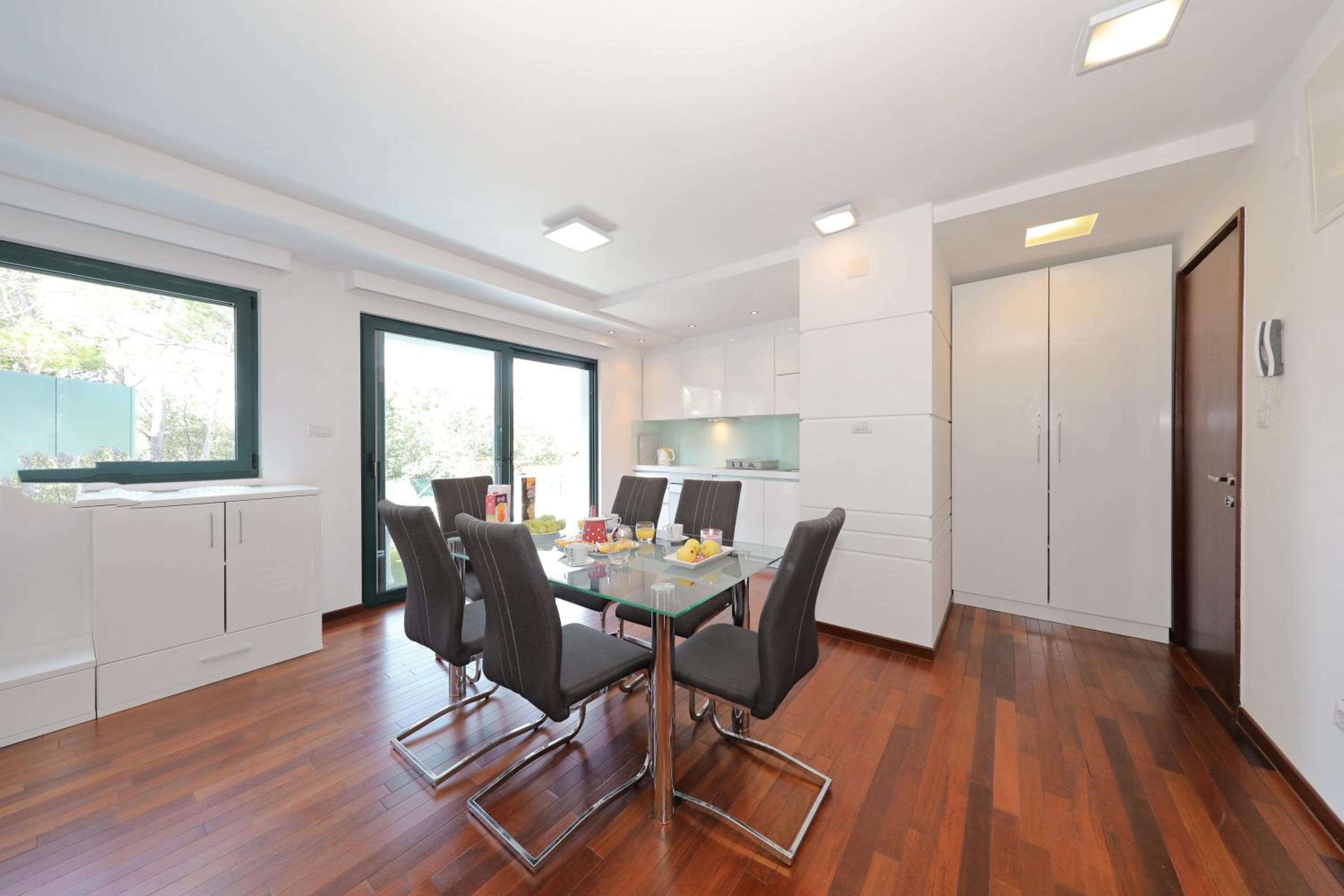 Apartment- Ground Floor  photo 2