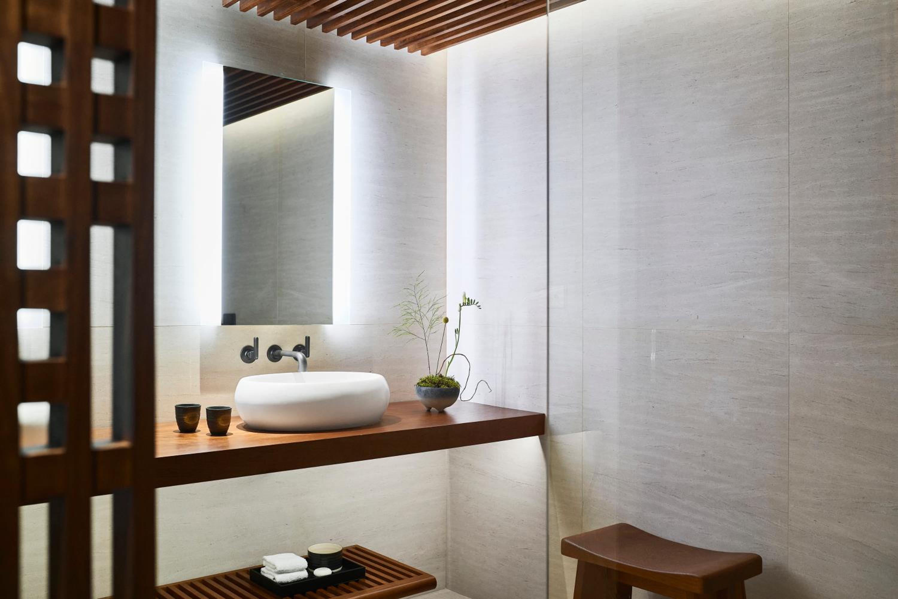 Premium Skyline Room thumbnail 6