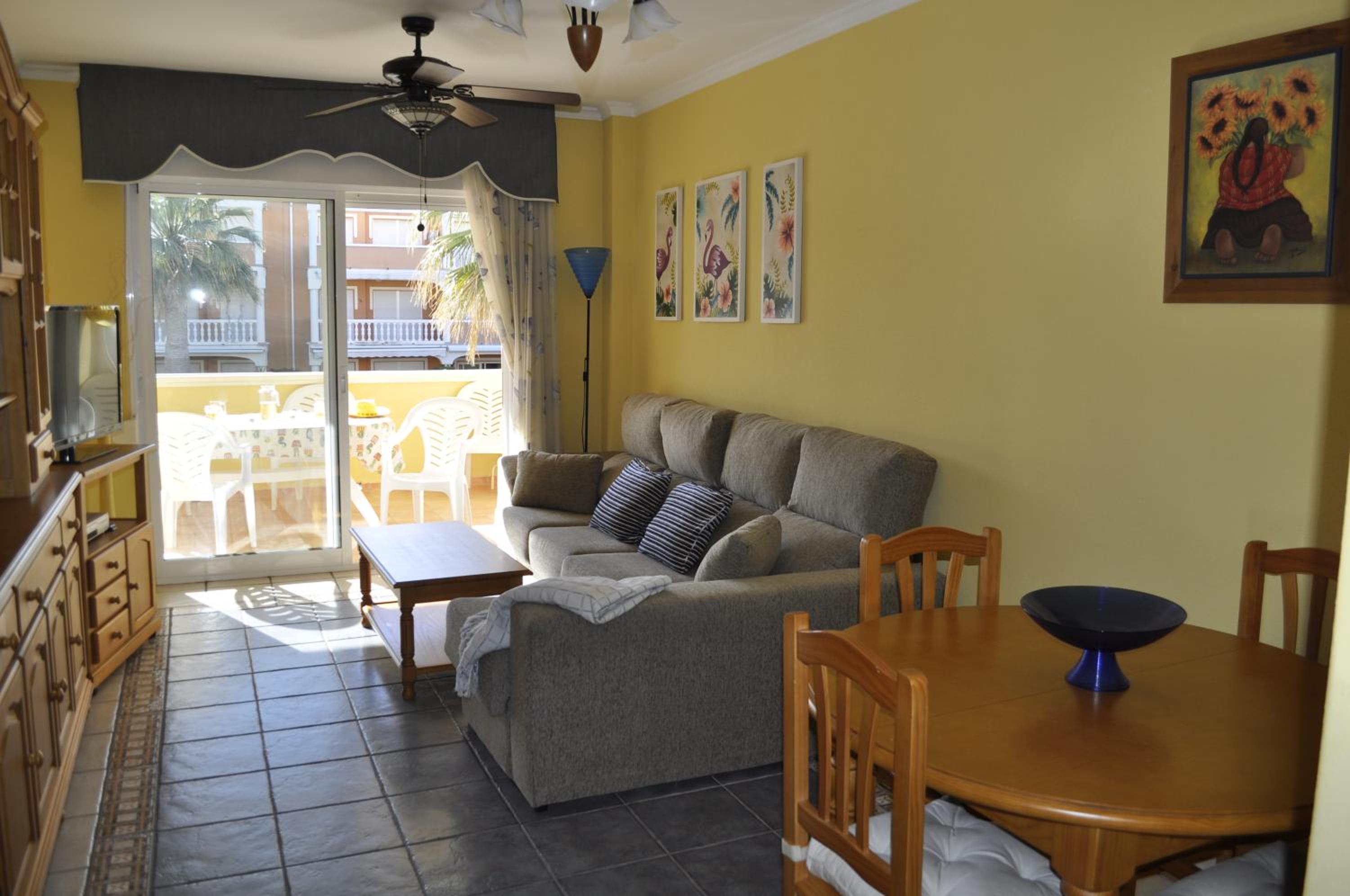 Apartamento con vista a la piscina