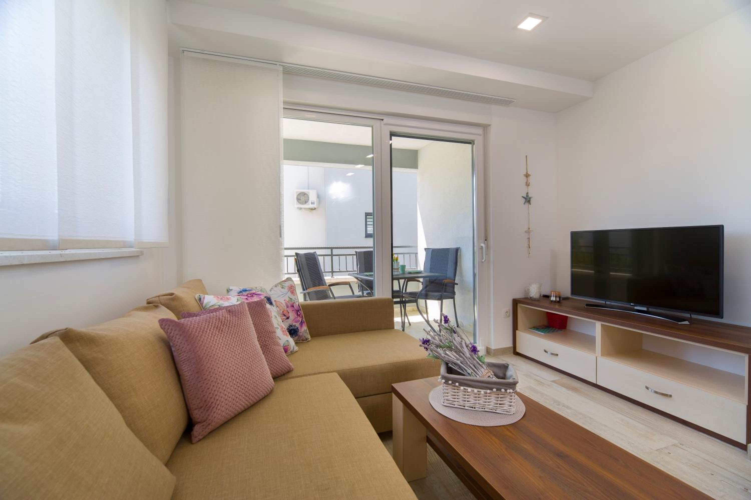 Apartment with Balcony photo 3