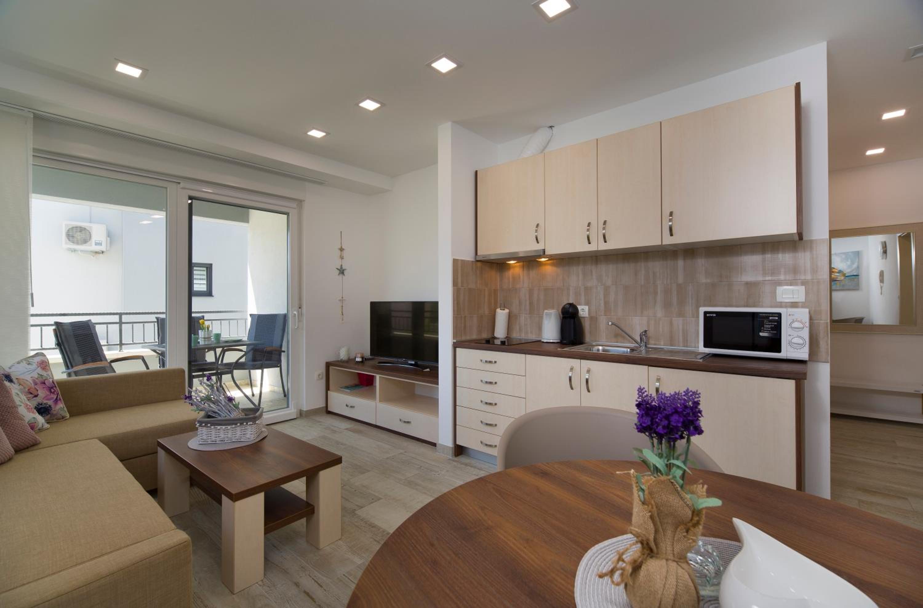 Apartment with Mountain View photo 2