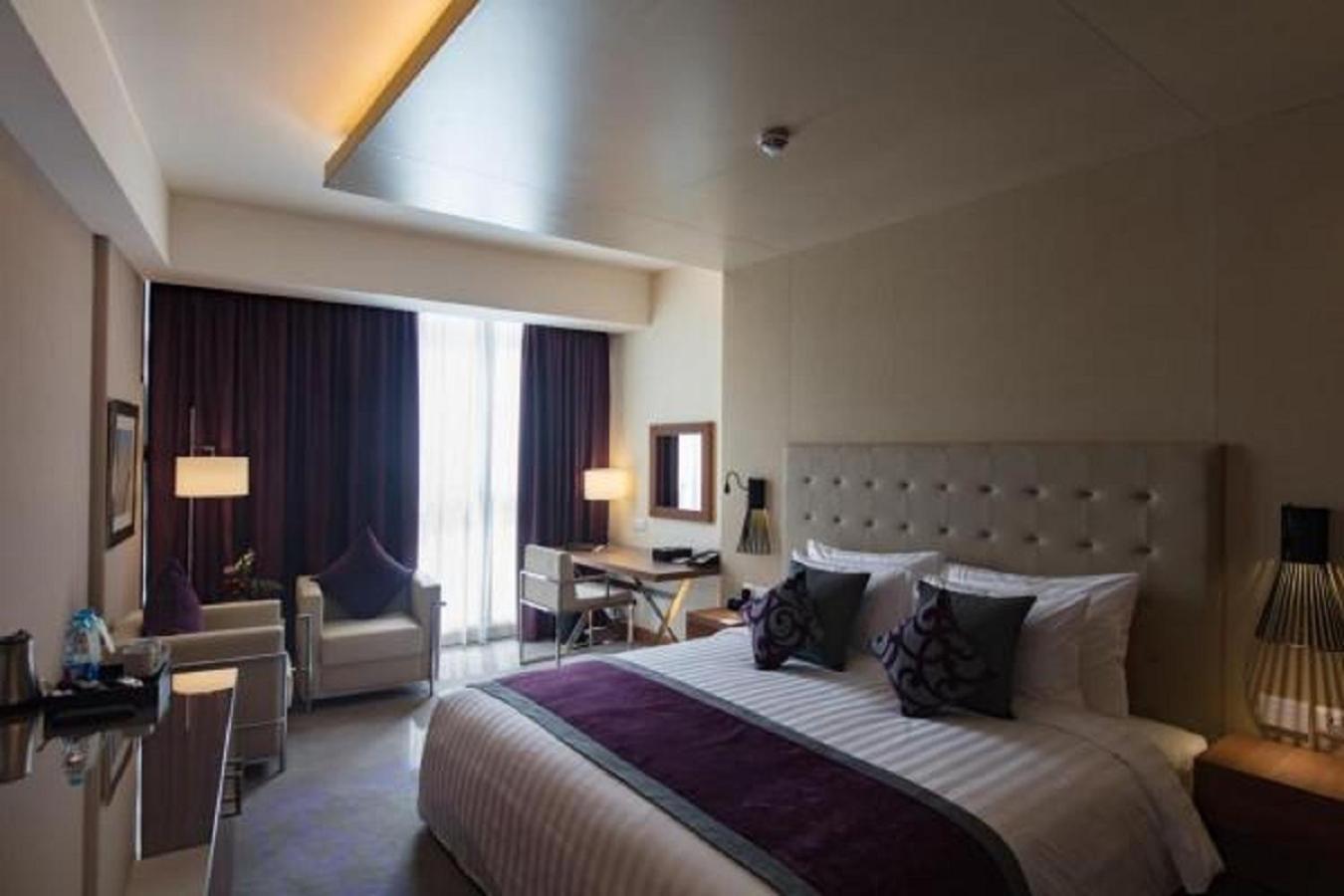 Deluxe King Room - Photo 3