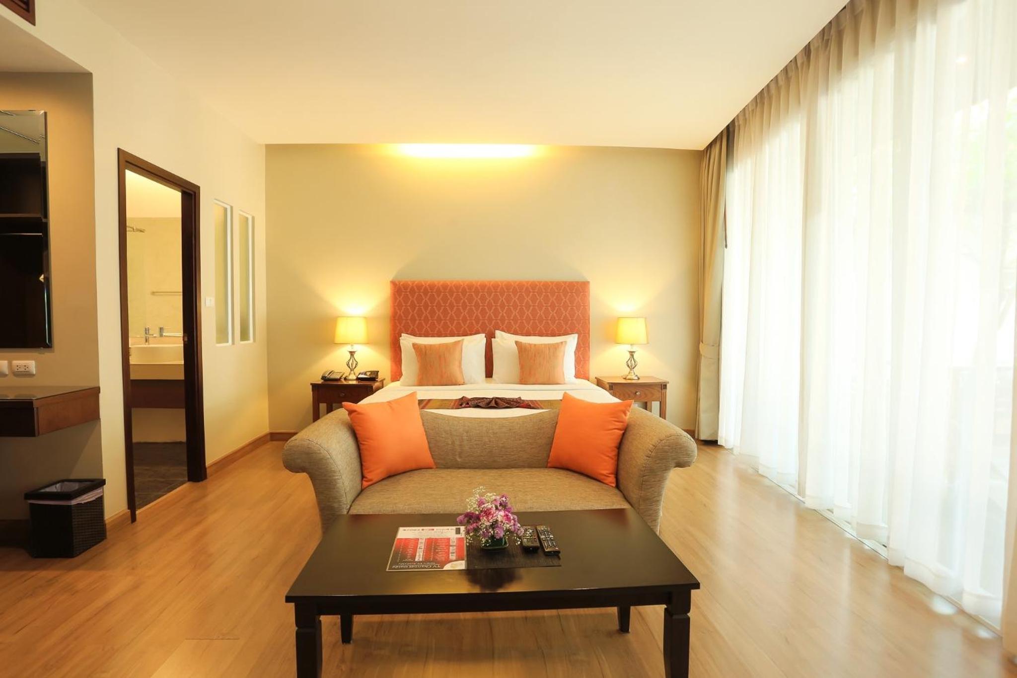 Suite with Pool View