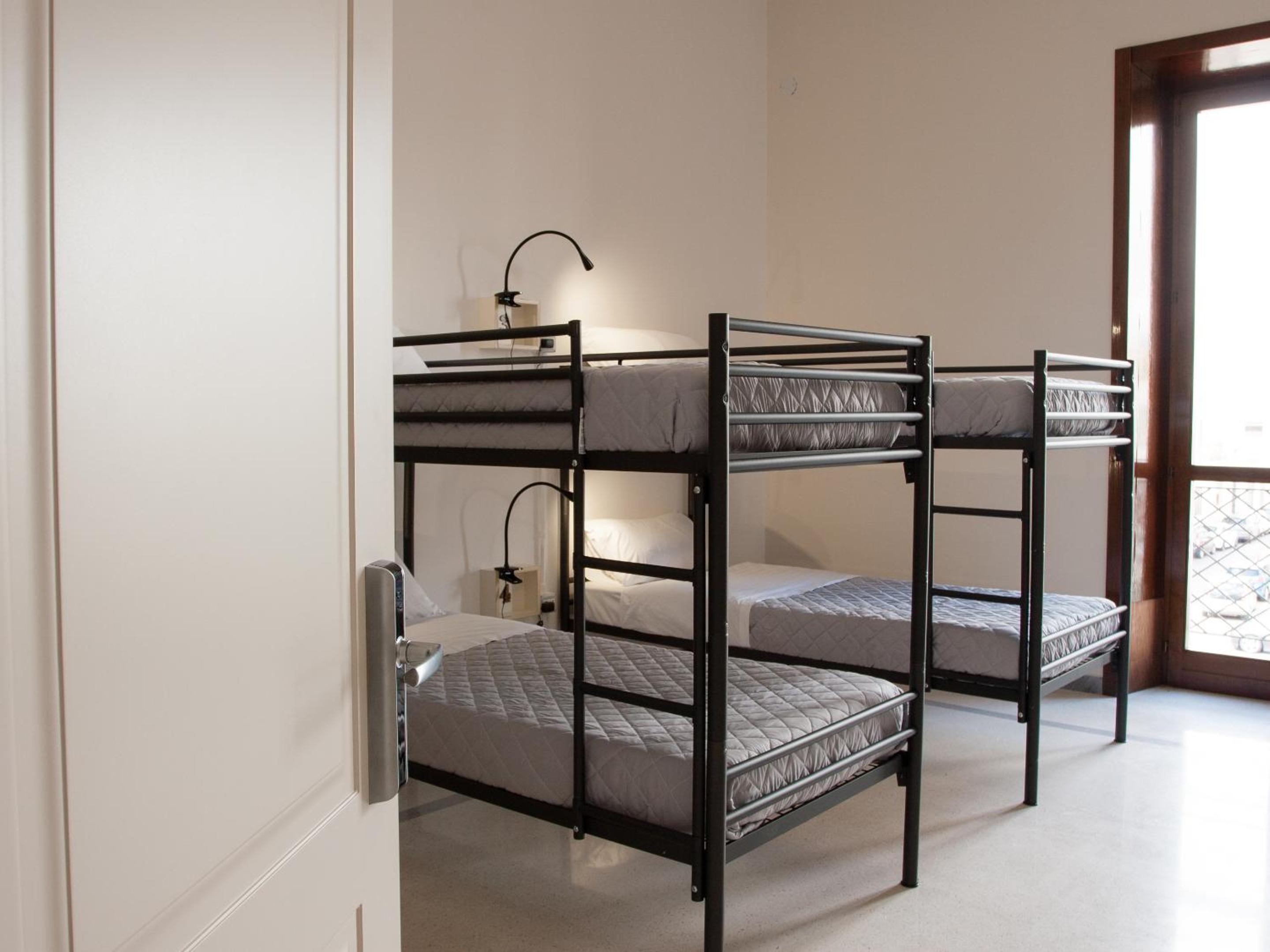 Bett im 5-Bett-Mehrbettzimmer (gemischt)