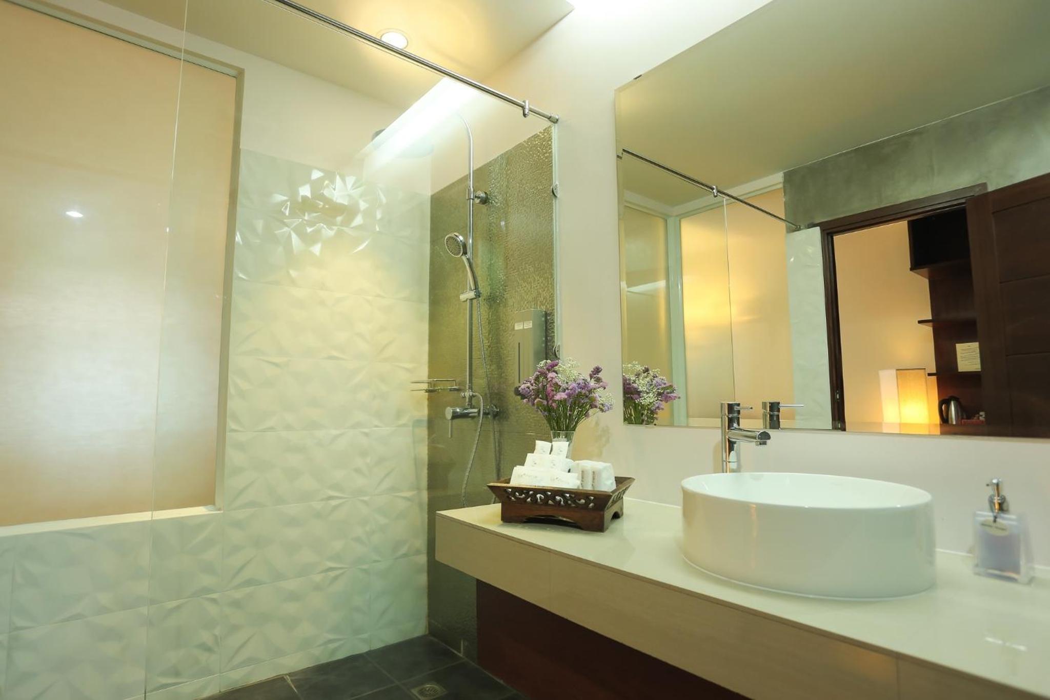 Superior Double Room thumbnail 6