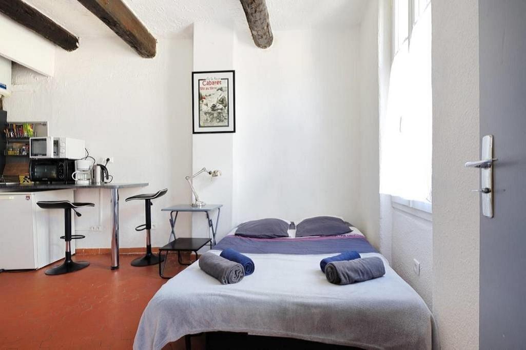 Studio Apartment - Photo 22