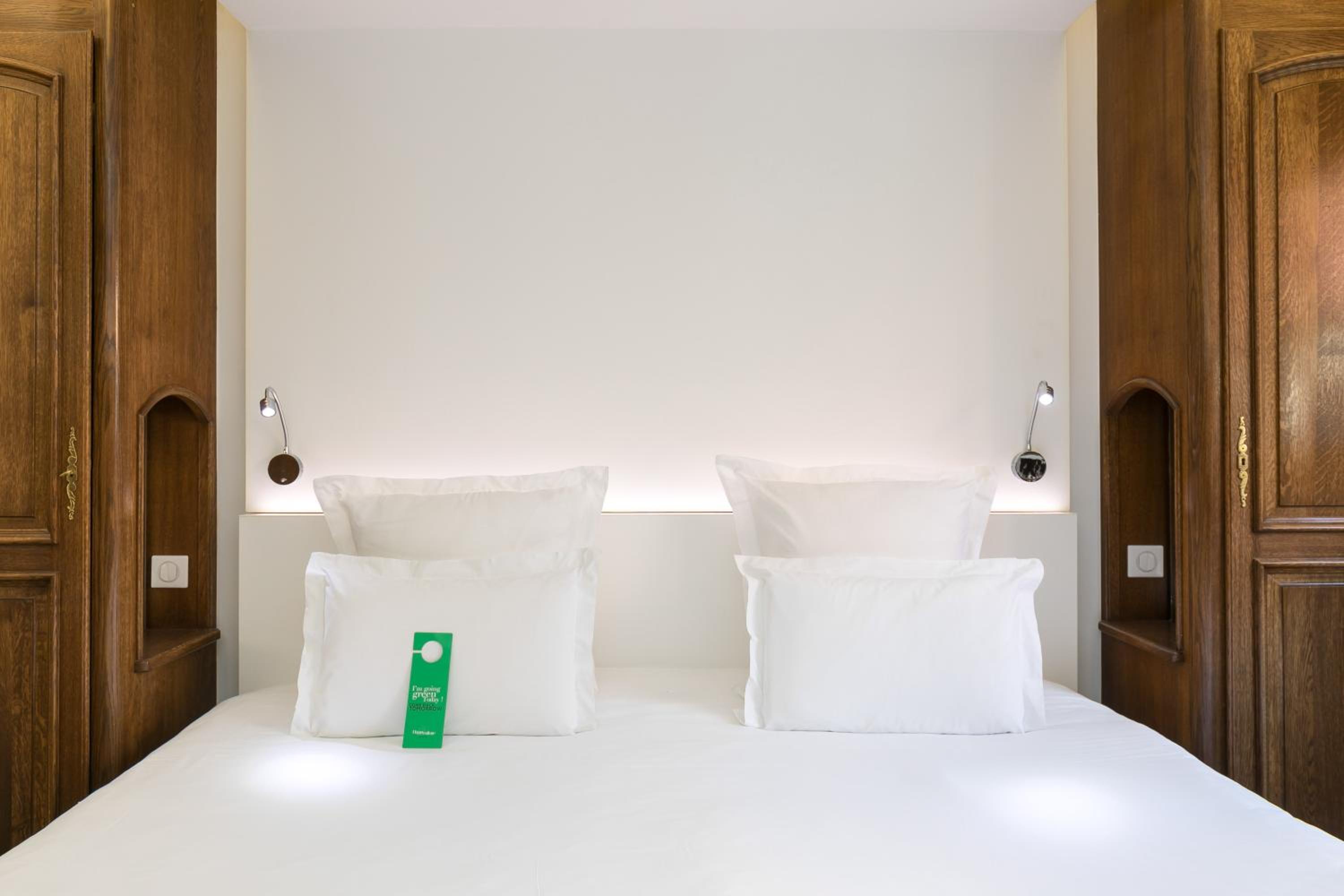 Standard Double Room - Photo 7