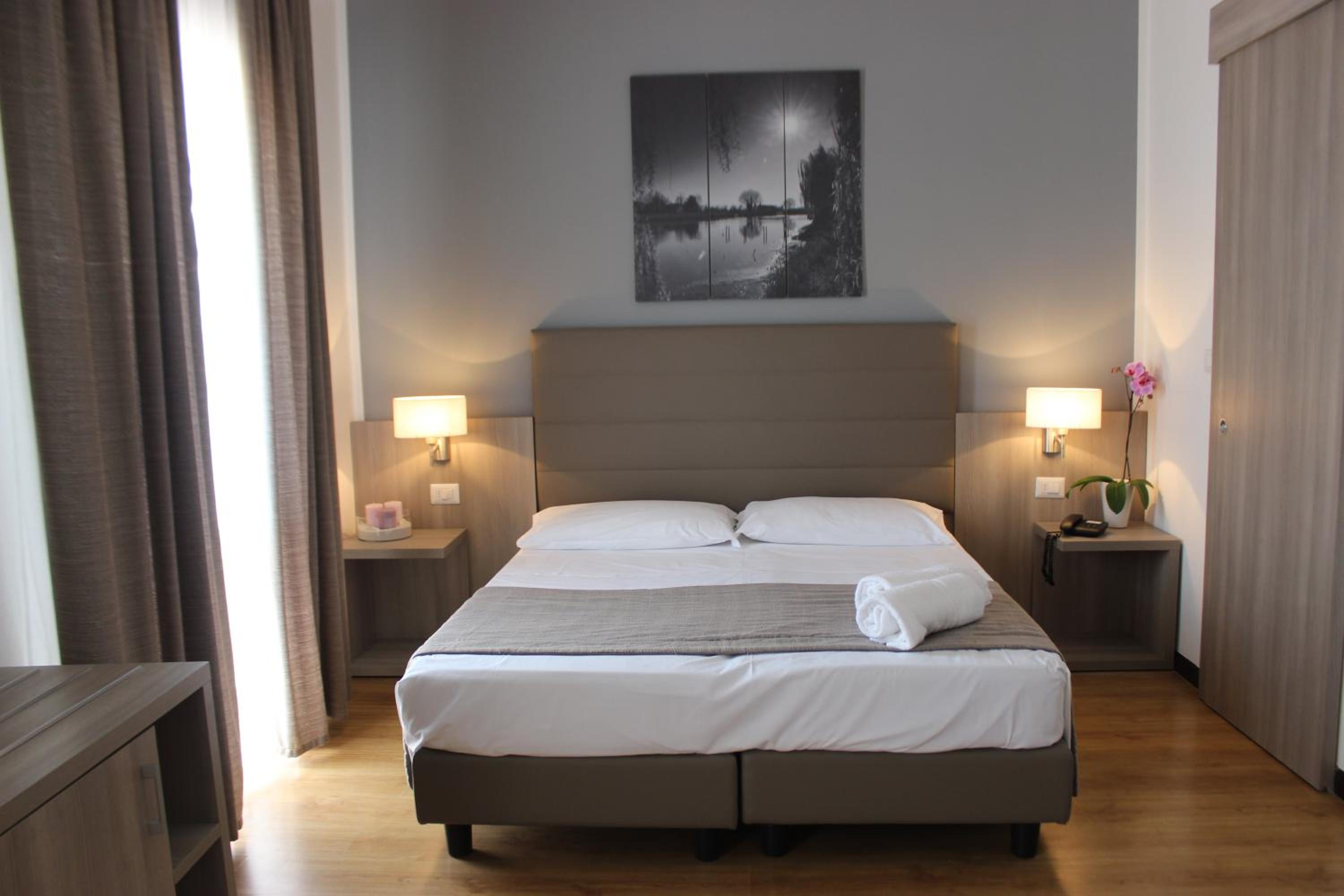 Deluxe Double or Twin Room with Sea View photo 3