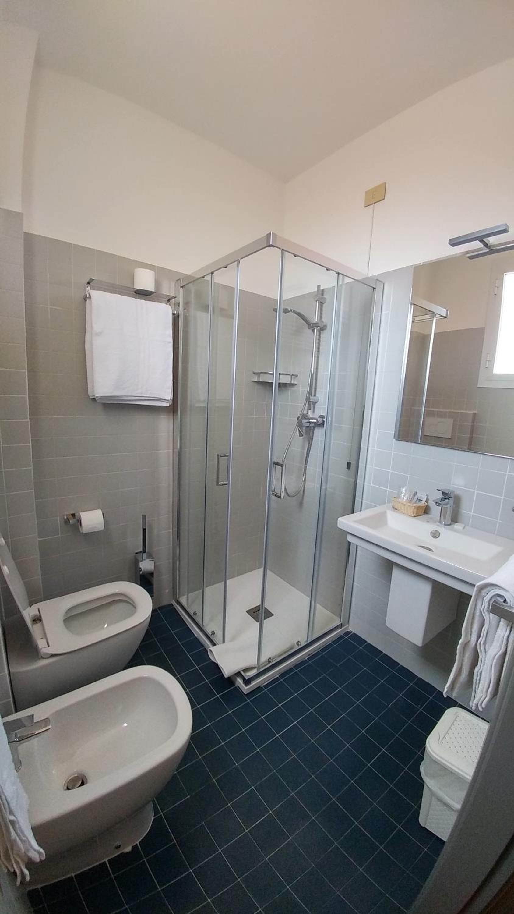 Triple Room with partial sea view photo 2