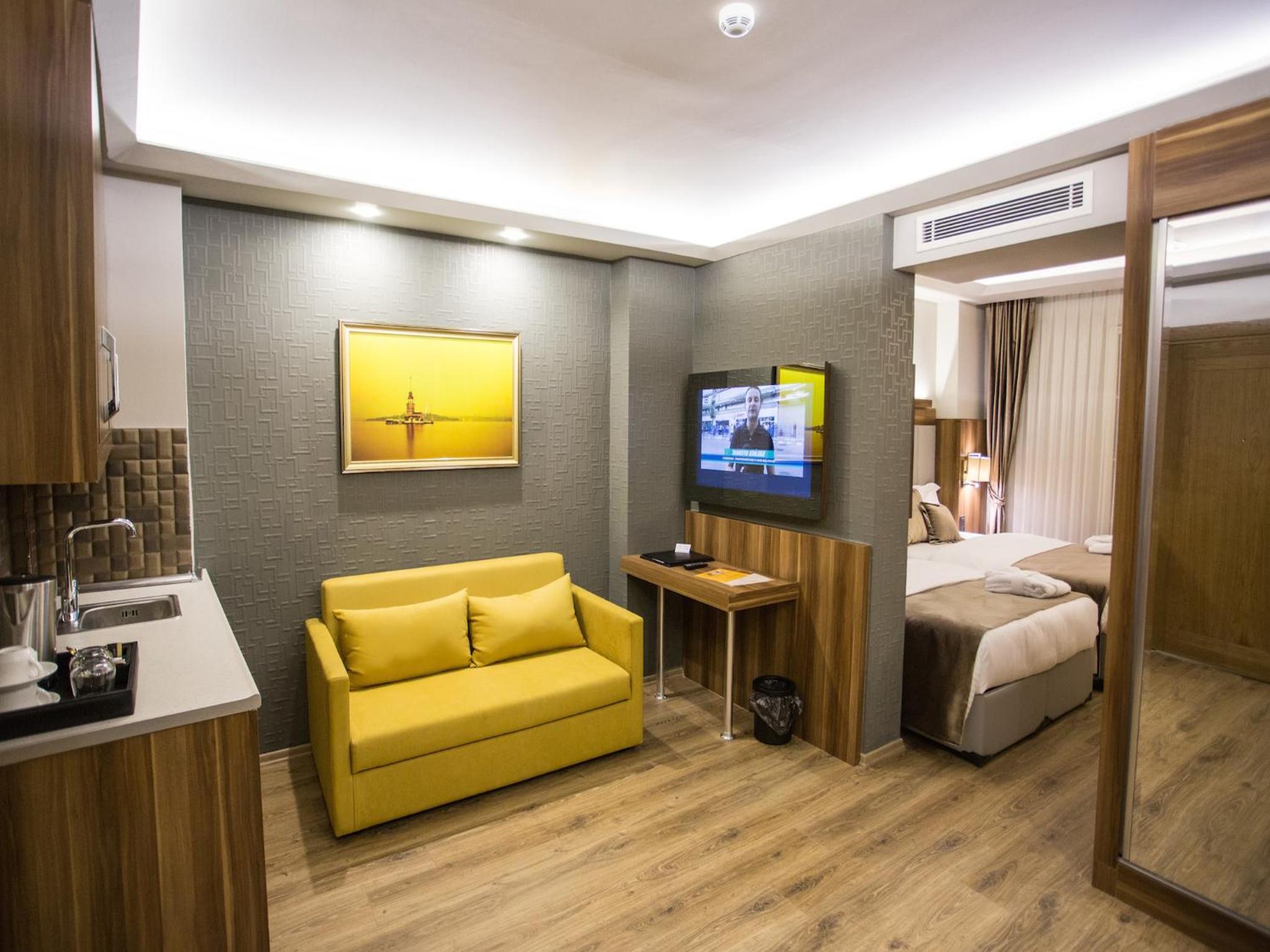 Deluxe Suite with Jacuzzi photo 1