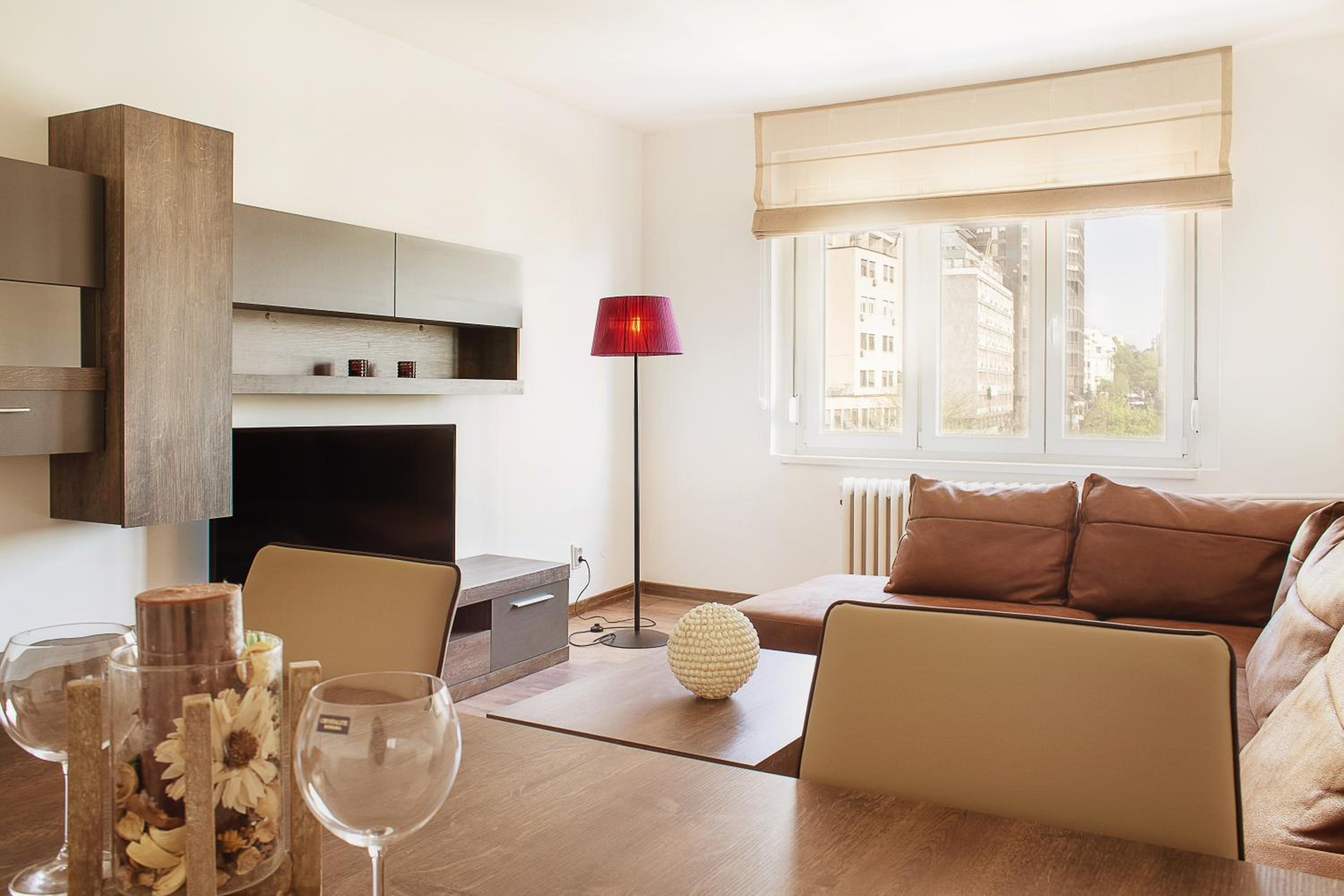 One Bedroom Apartment with City View - Photo 1