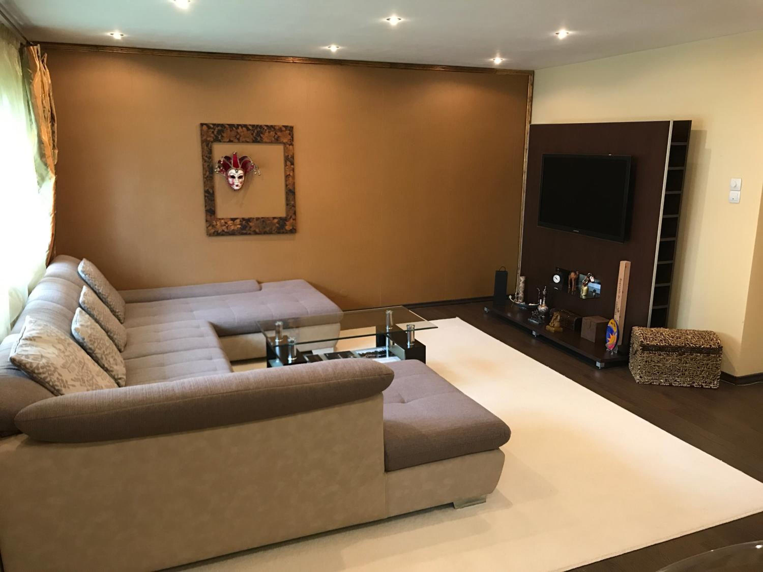 Two-Bedroom Apartment - Photo 2