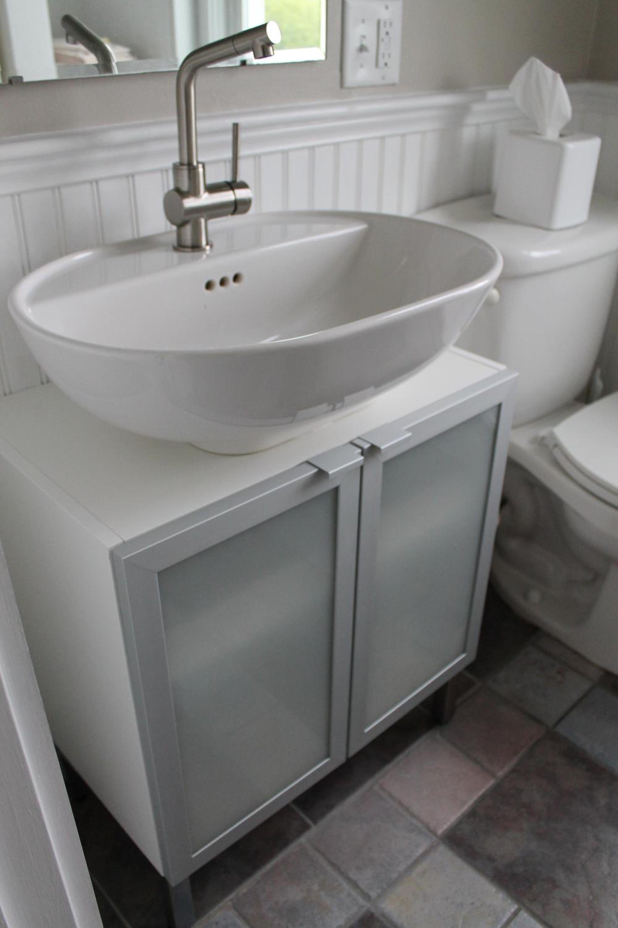 Queen Room with Shared Bathroom photo 2