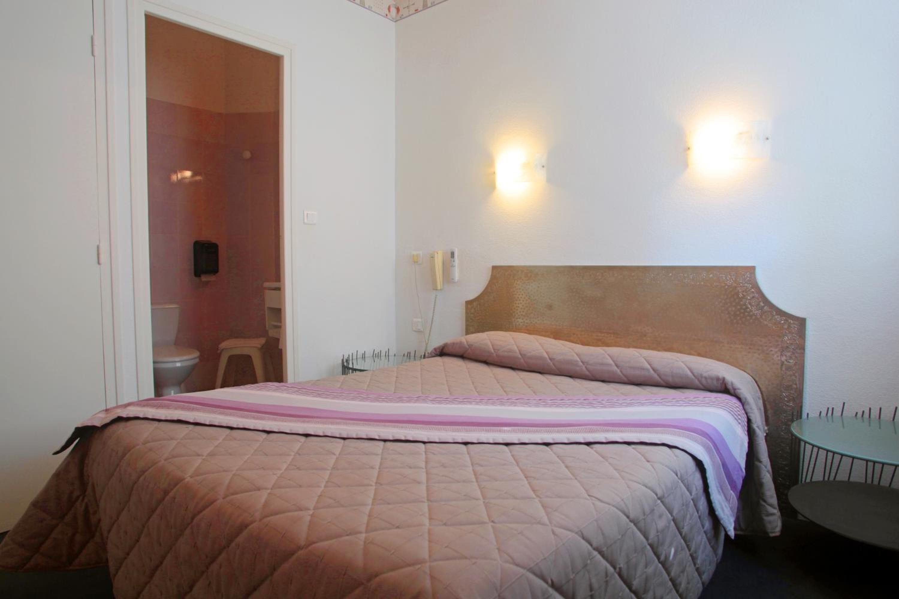 Standard Double/Twin Room photo 3