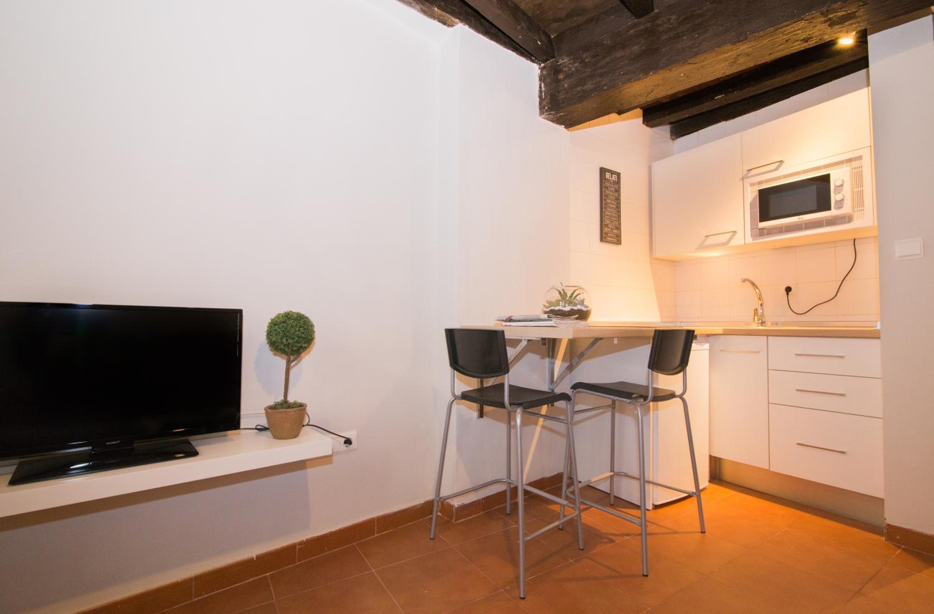 One-Bedroom Apartment photo 2