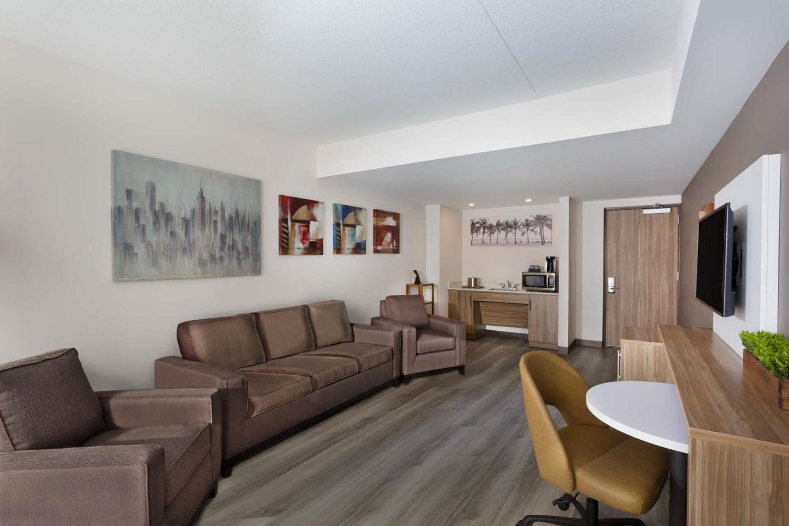 Two-Bedroom Parlor Suite photo 3