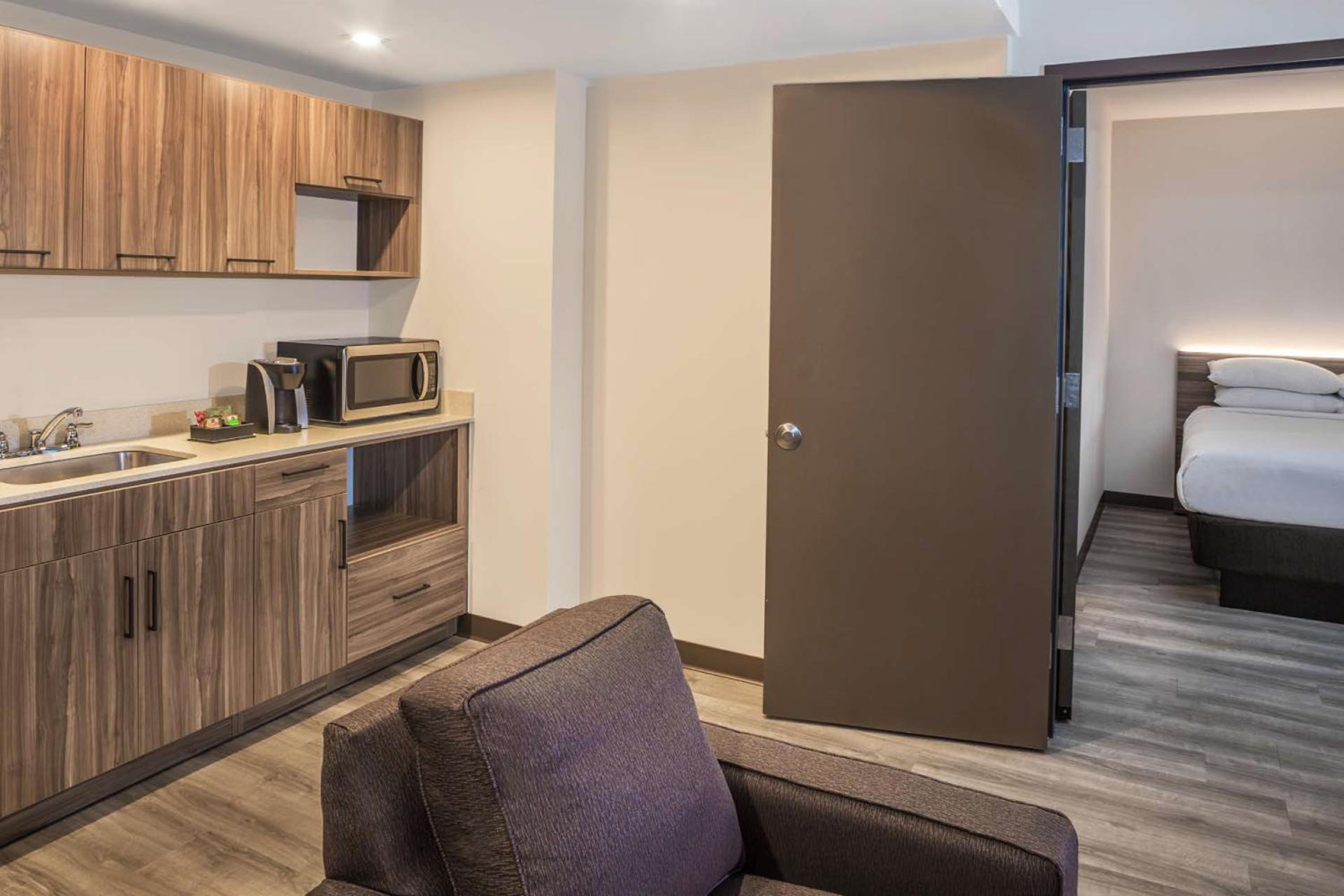 Two-Bedroom Suite - Non-Smoking photo 2
