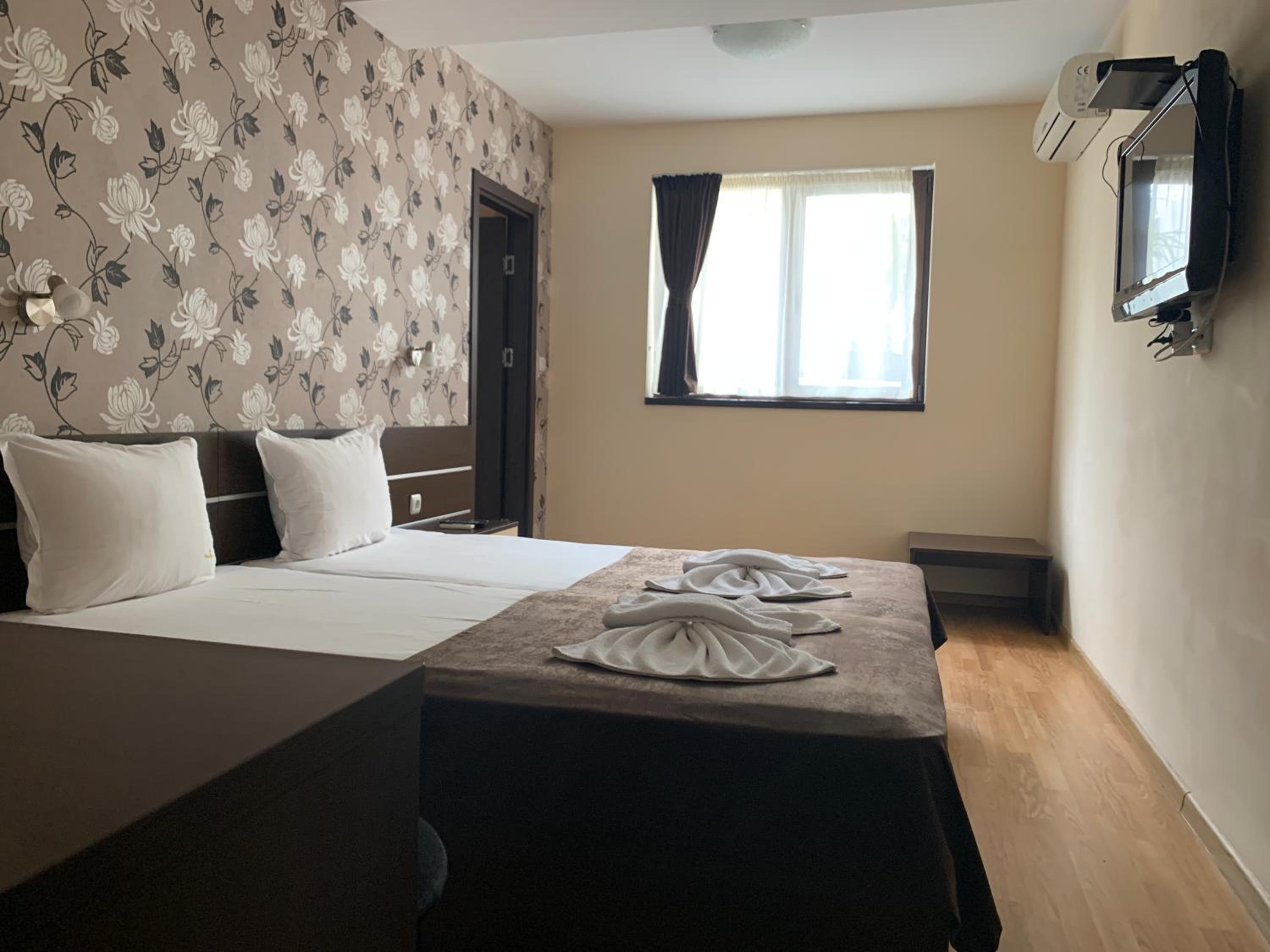 Twin Room - Photo 22