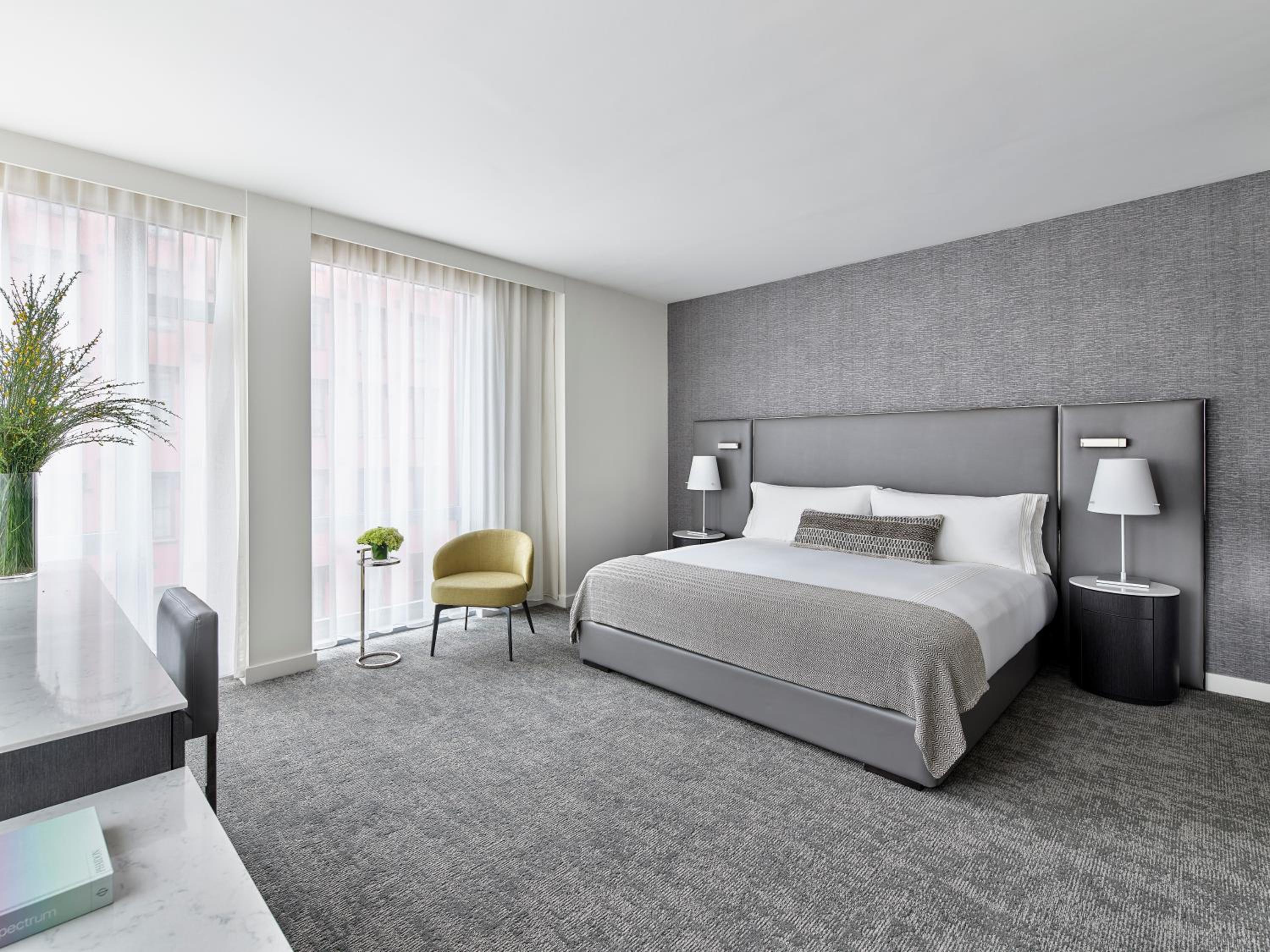 Deluxe King Room with One King Bed (Non Smoking) thumbnail 6