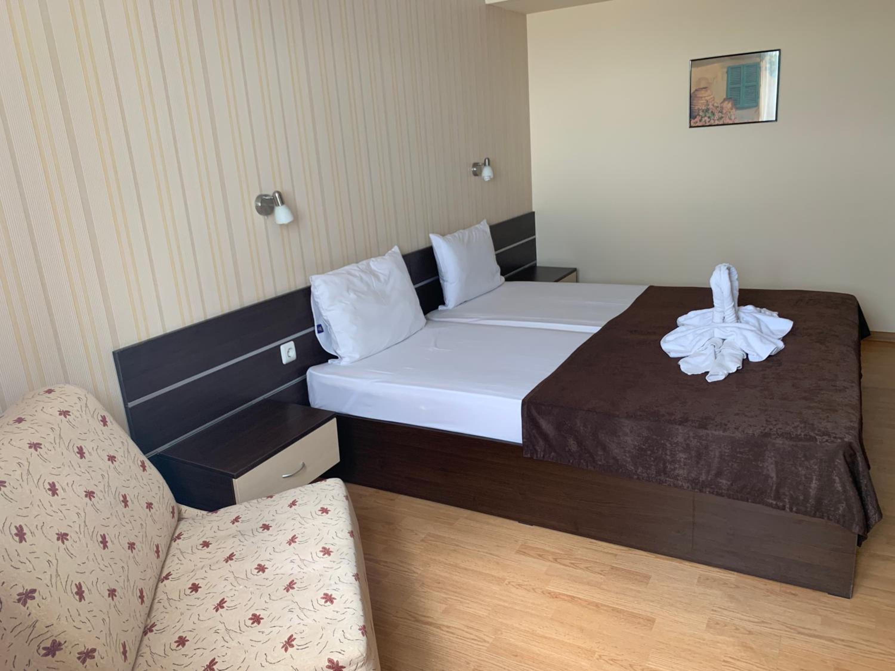 Twin Room - Photo 7