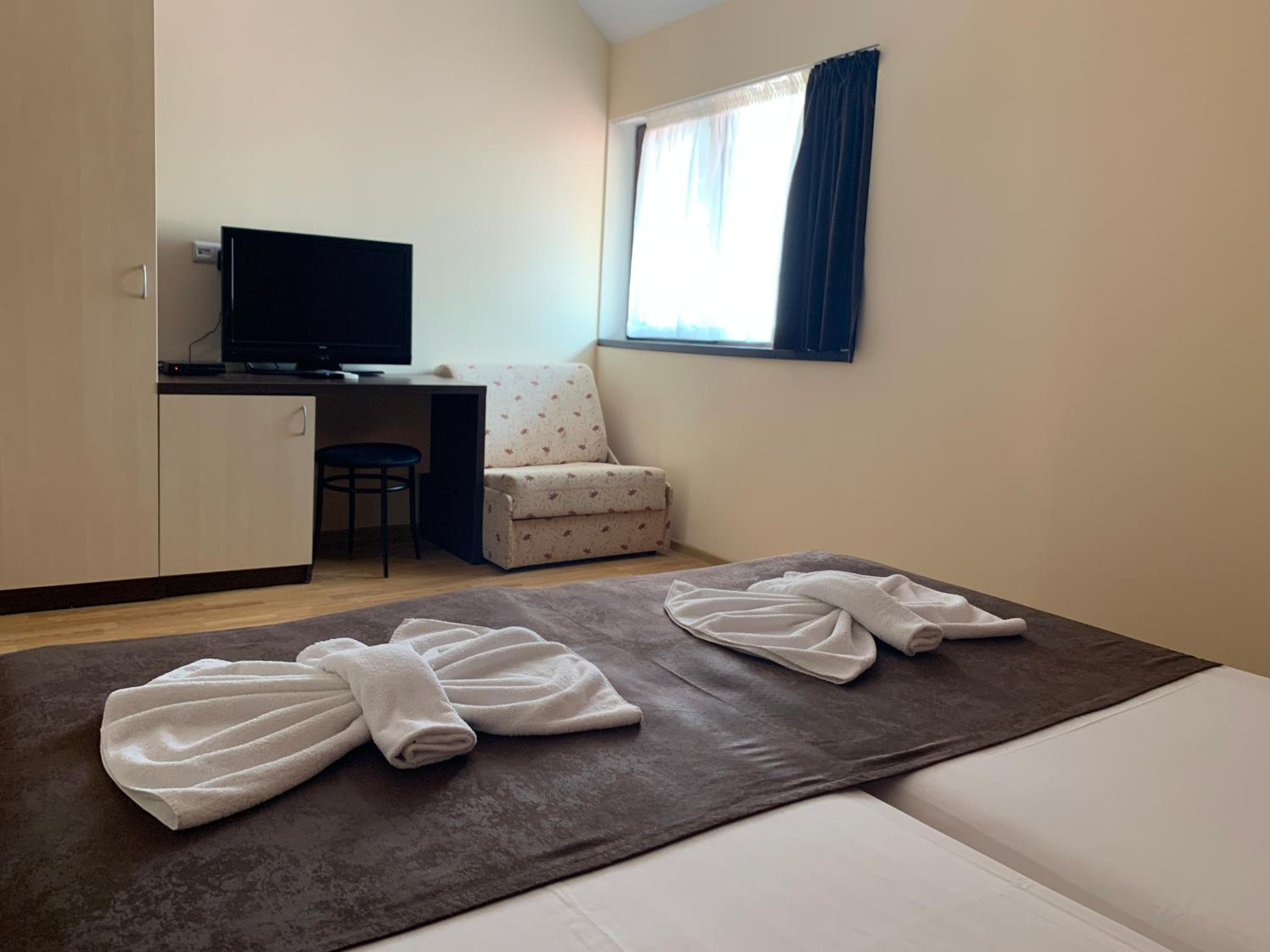 Twin Room - Photo 14