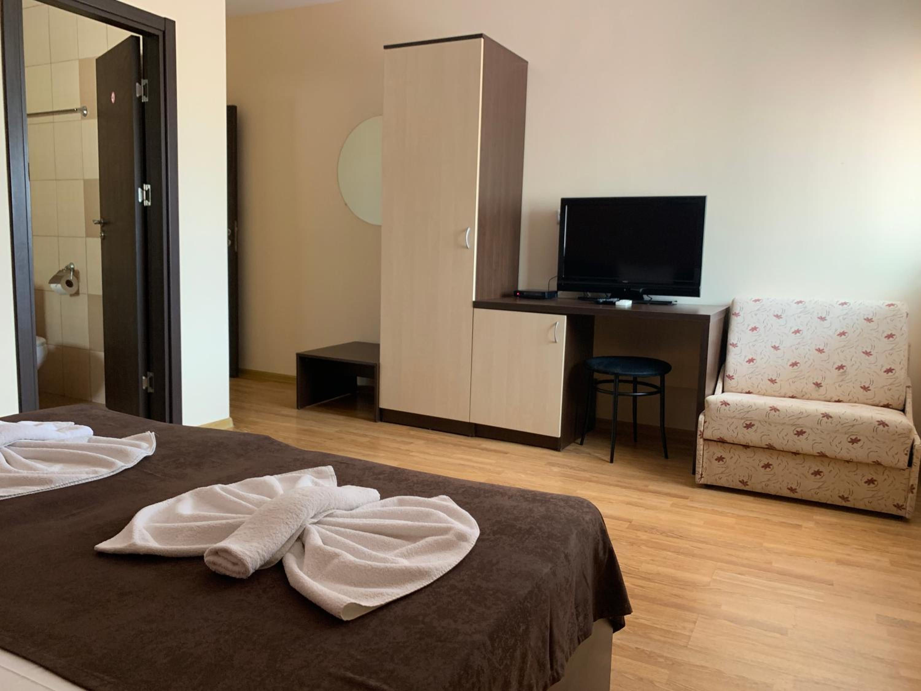 Twin Room - Photo 16
