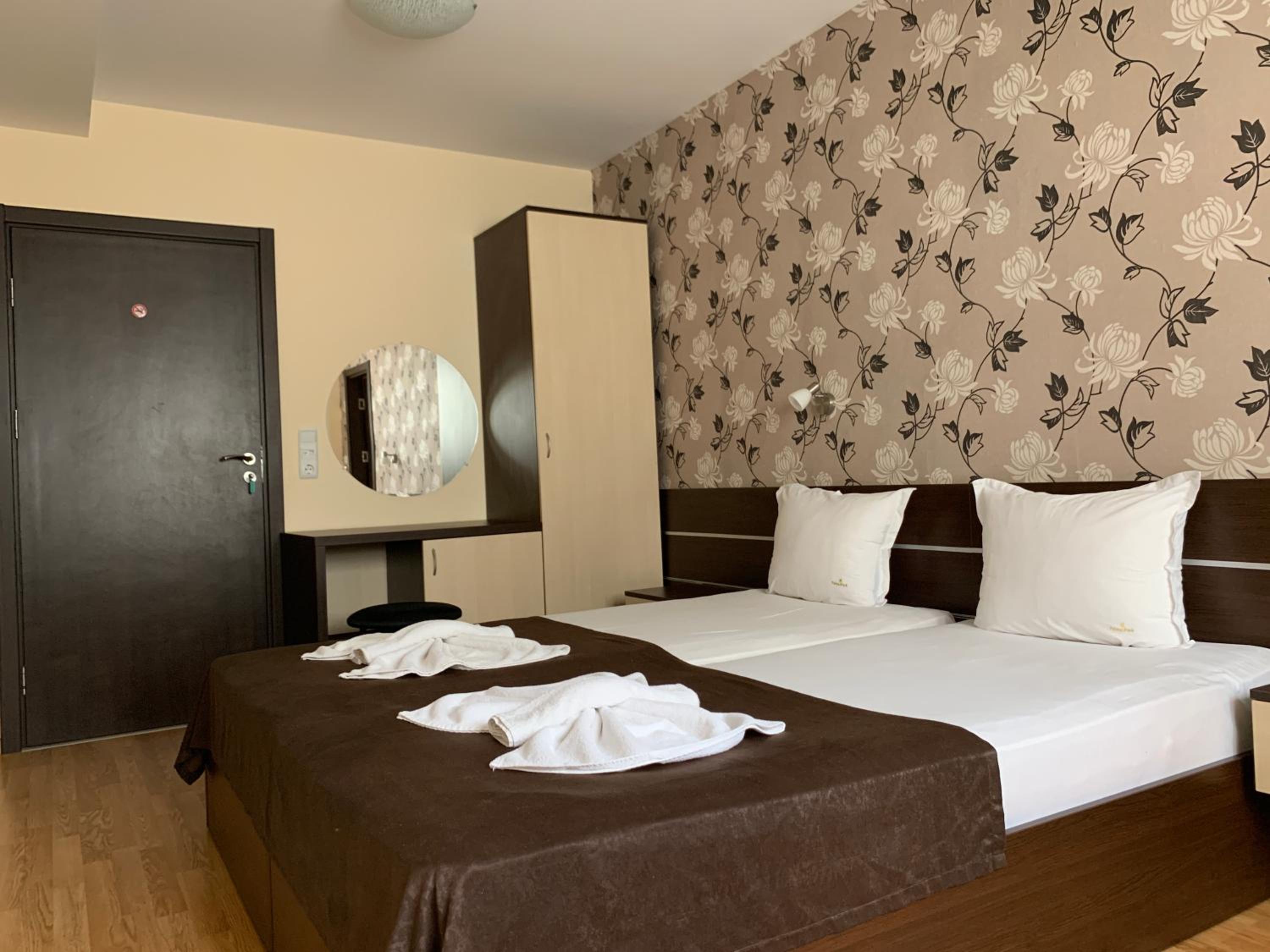 Twin Room - Photo 20
