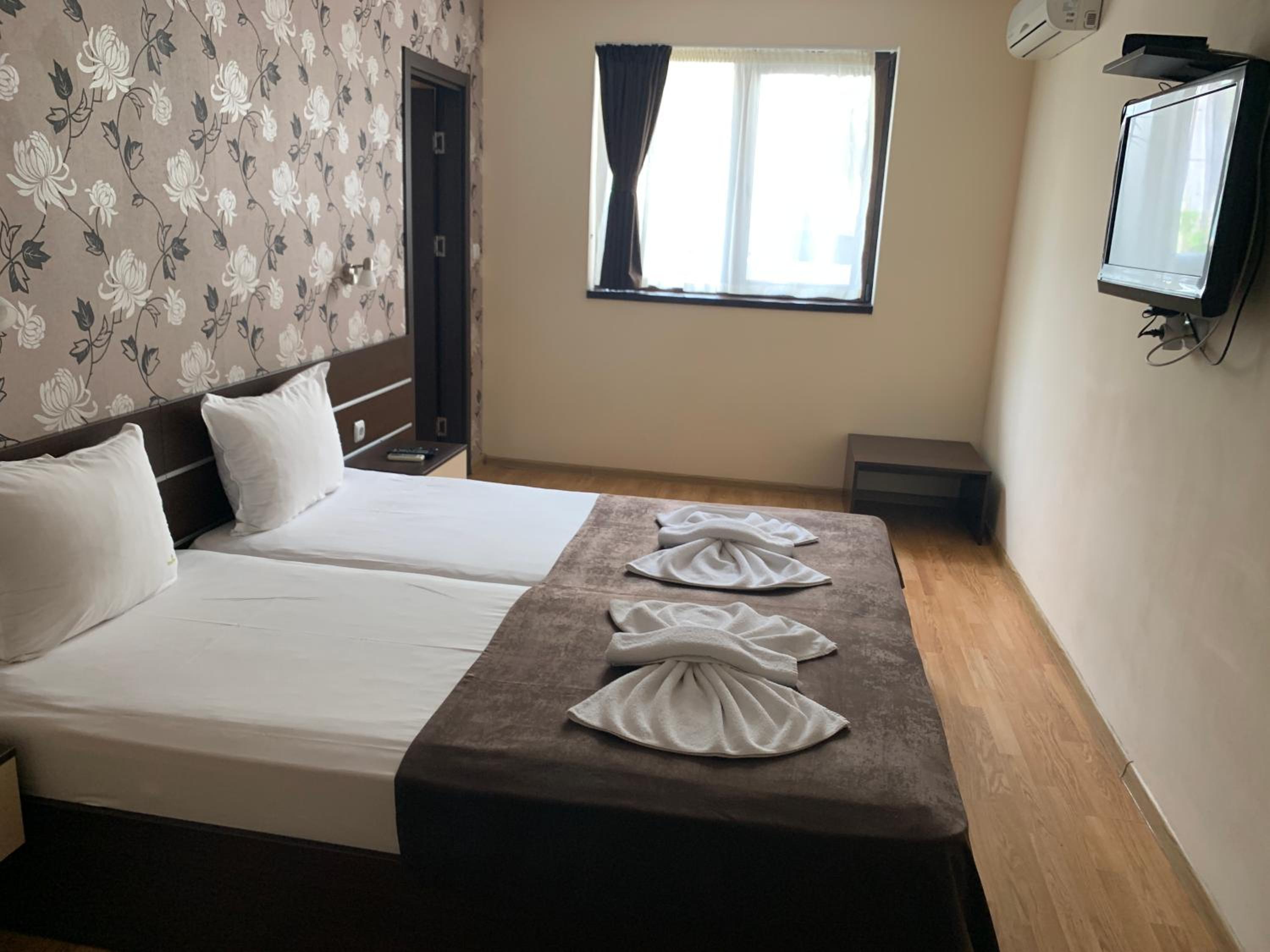 Twin Room - Photo 21