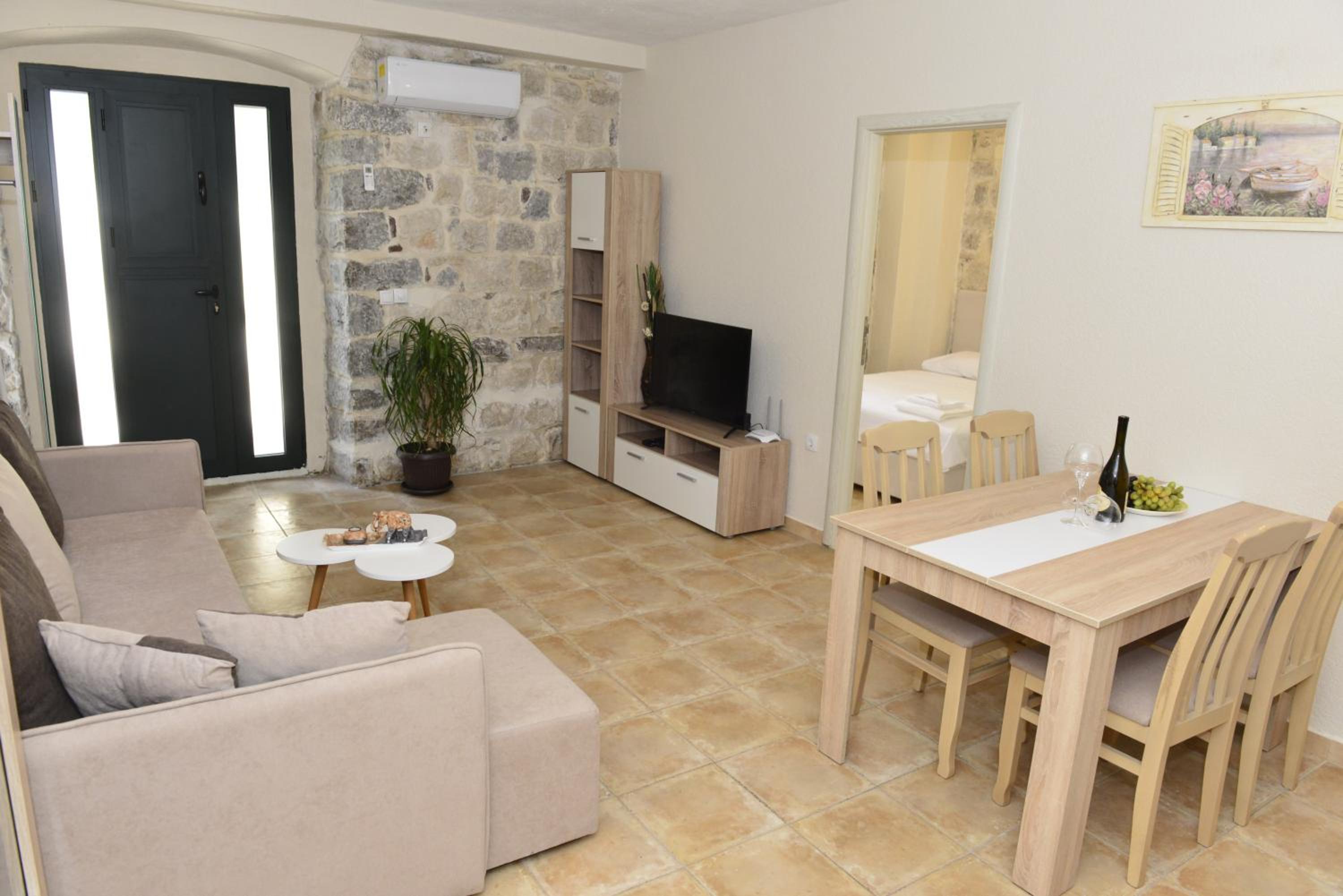 Deluxe One Bedroom Apartment photo 1