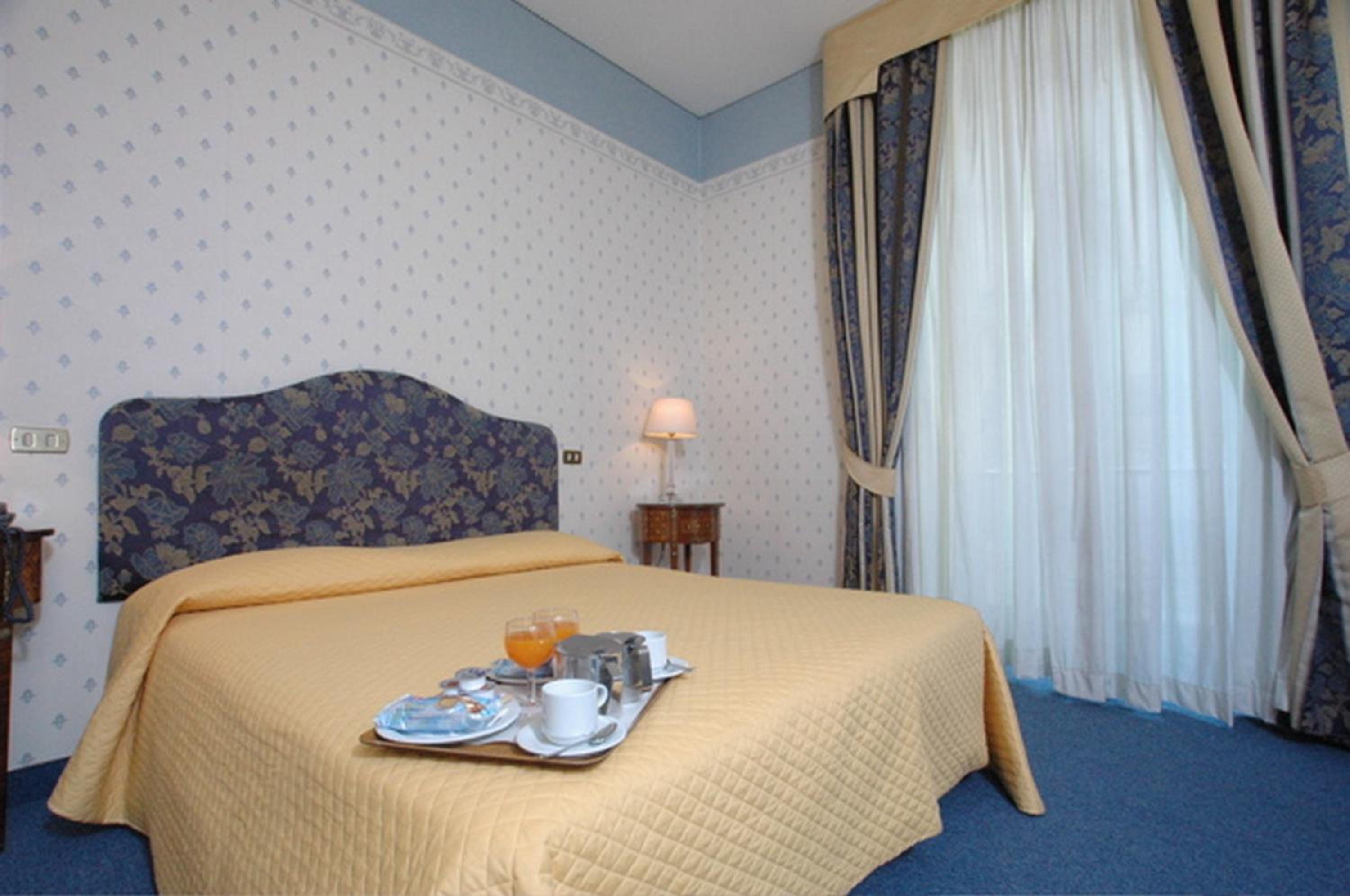 Standard Double Room - Photo 7
