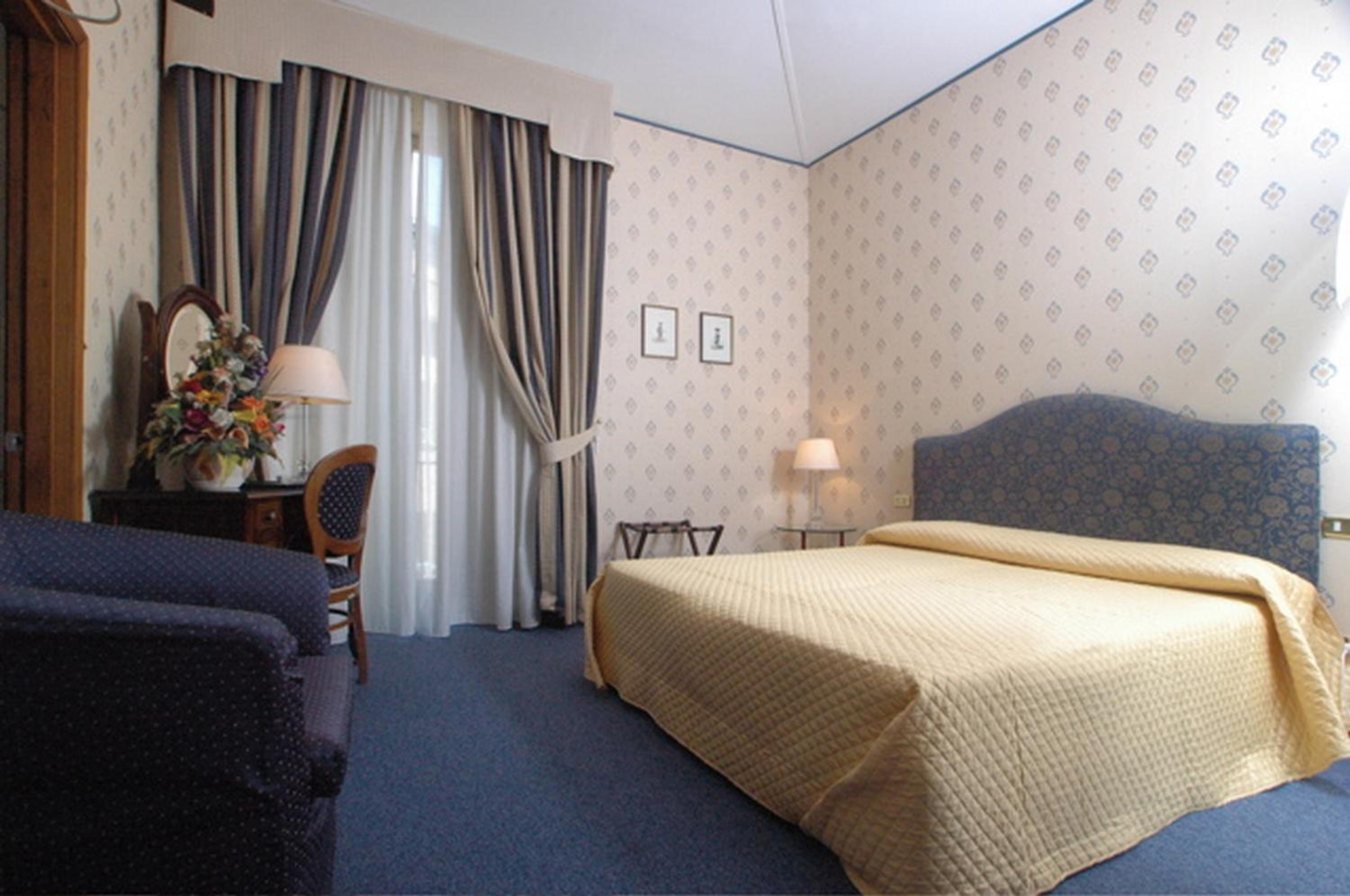 Standard Double Room - Photo 8