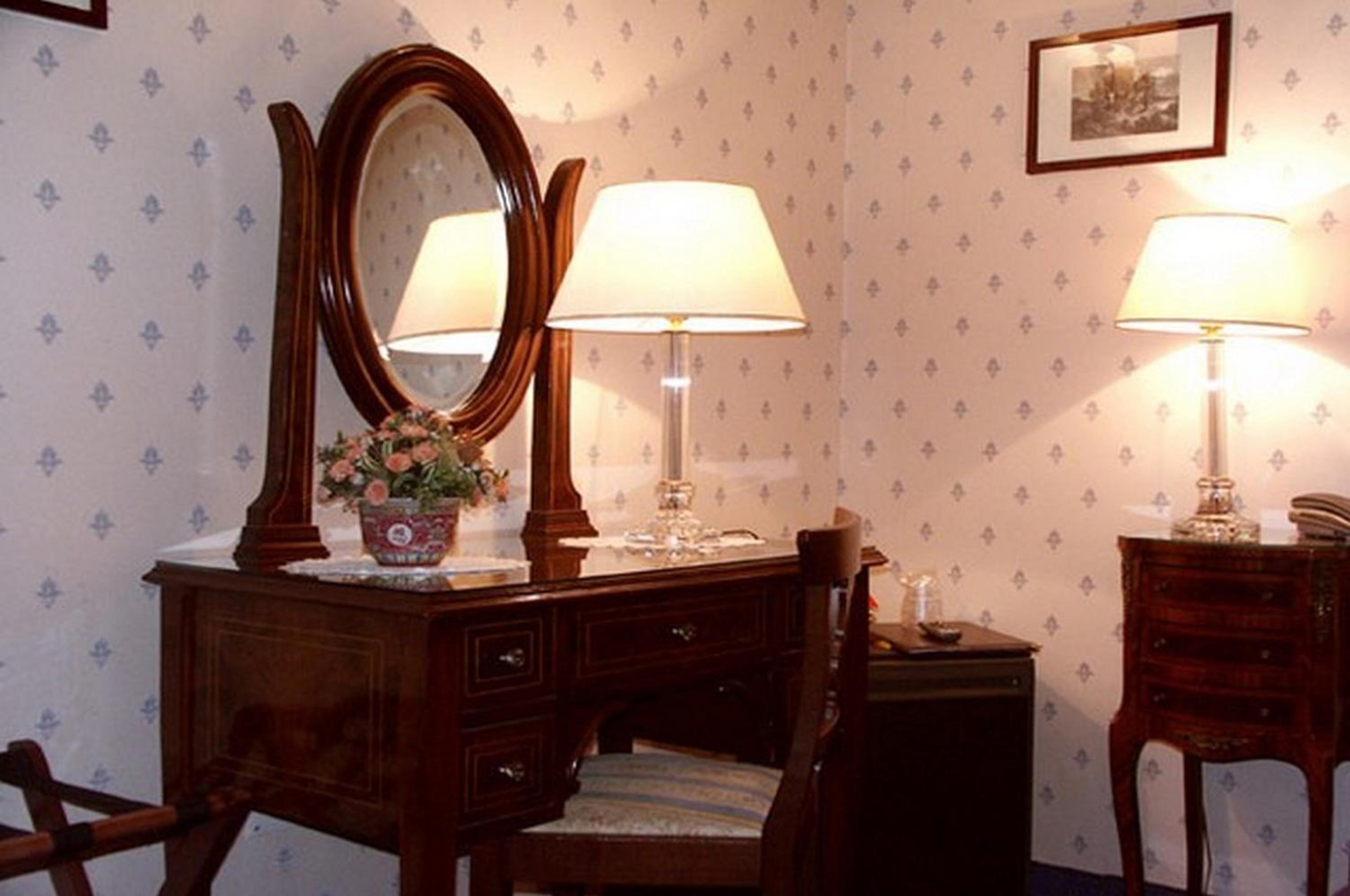 Standard Double Room - Photo 9