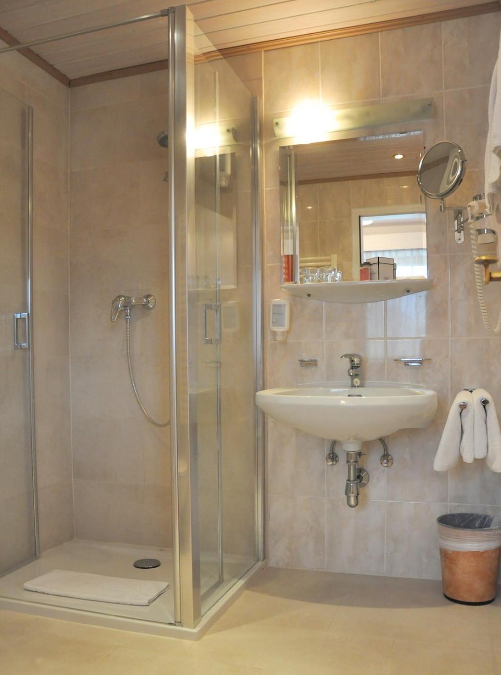 Standard Double Room - Photo 18