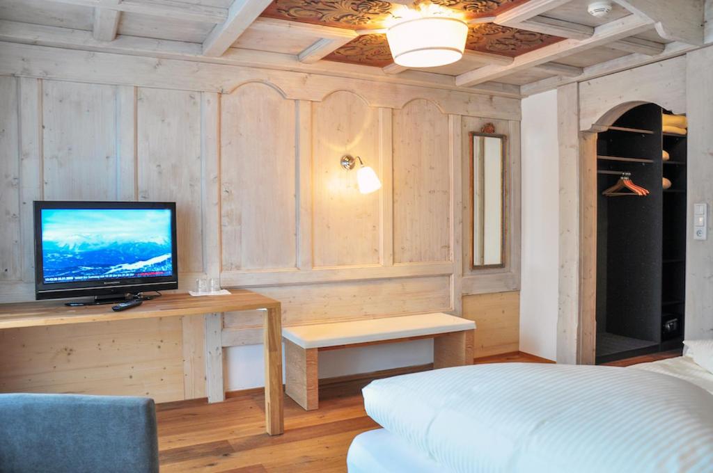 Standard Double Room - Photo 13