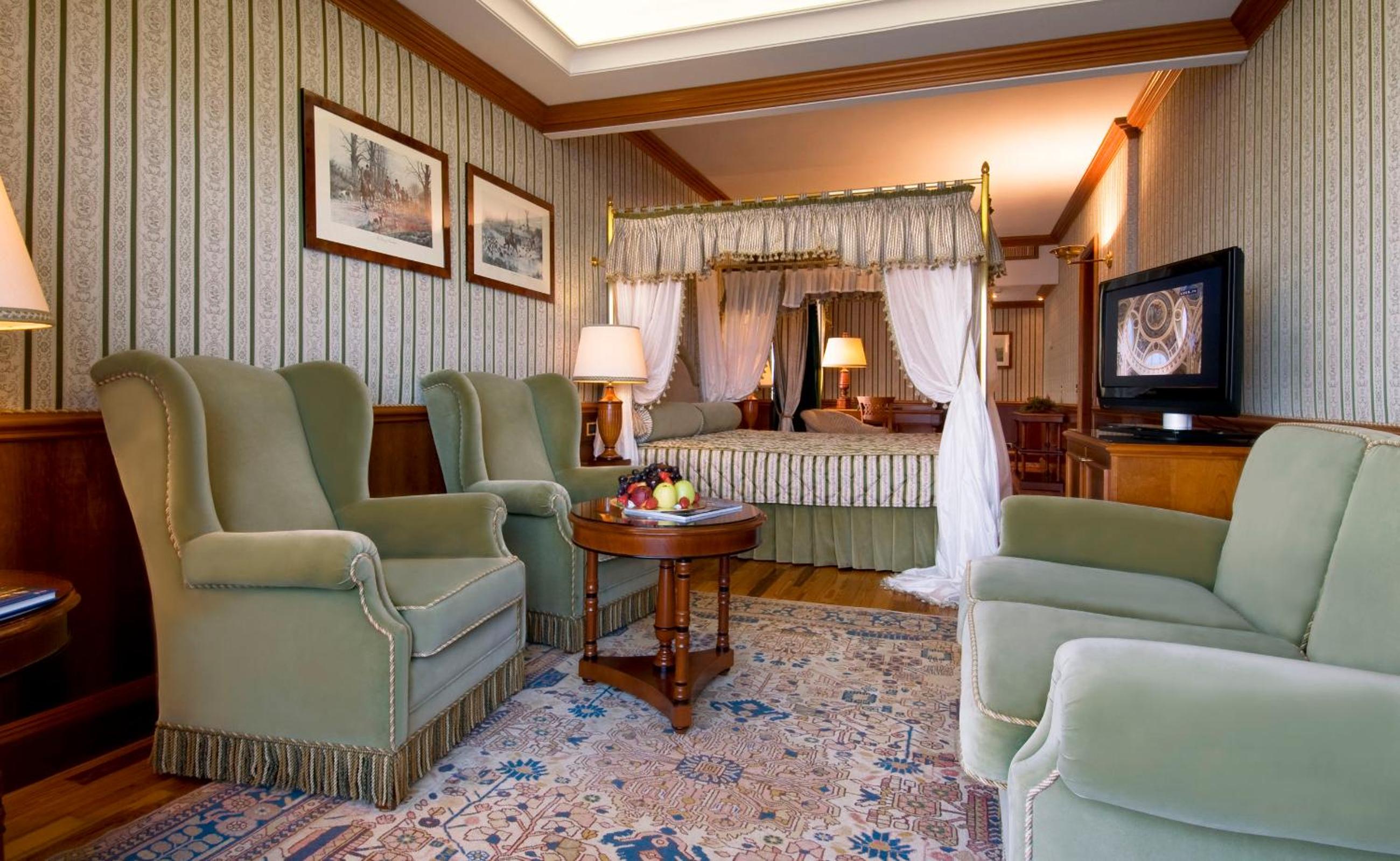 Junior Suite with Lake View - Photo 6