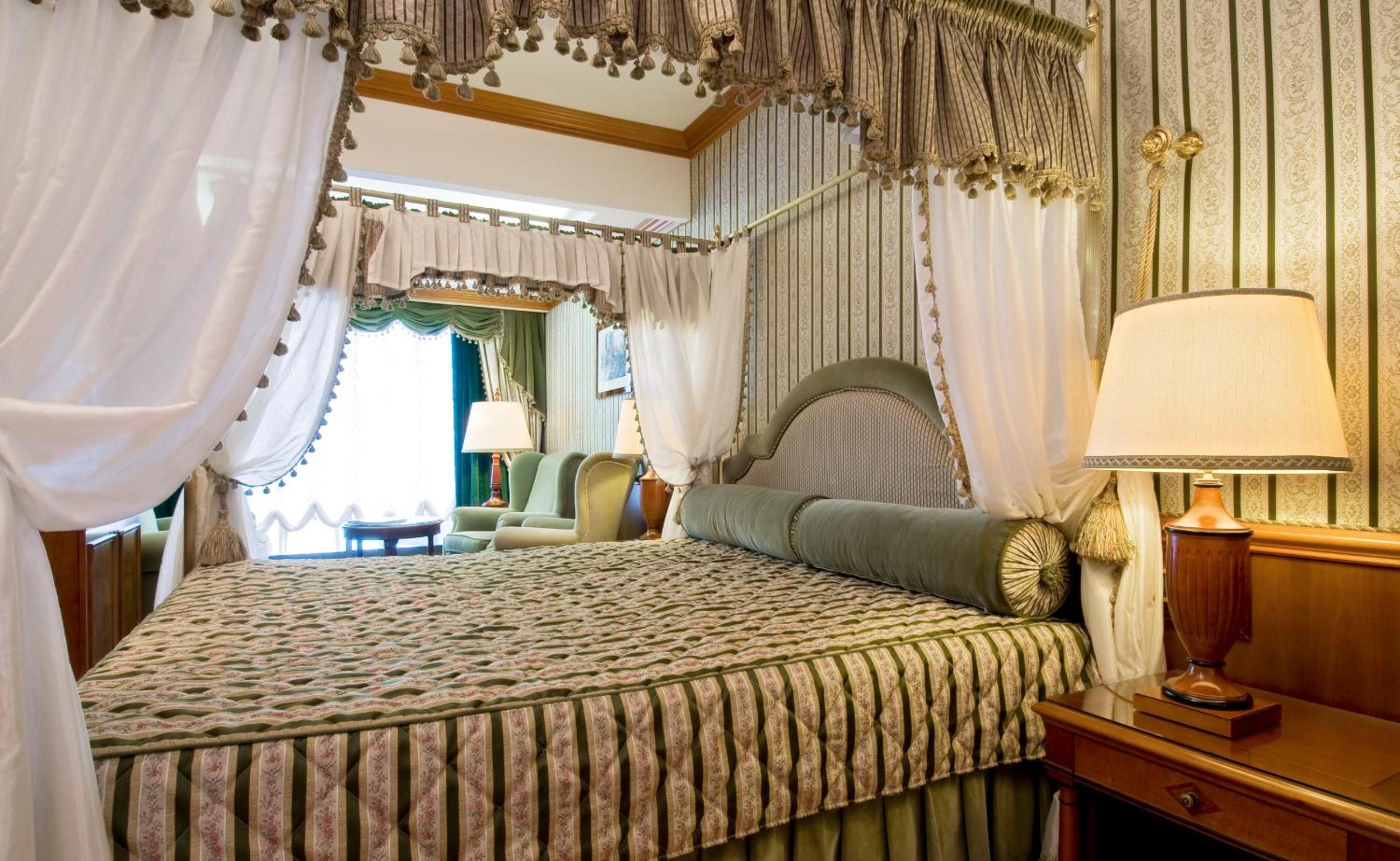 Junior Suite with Lake View - Photo 4