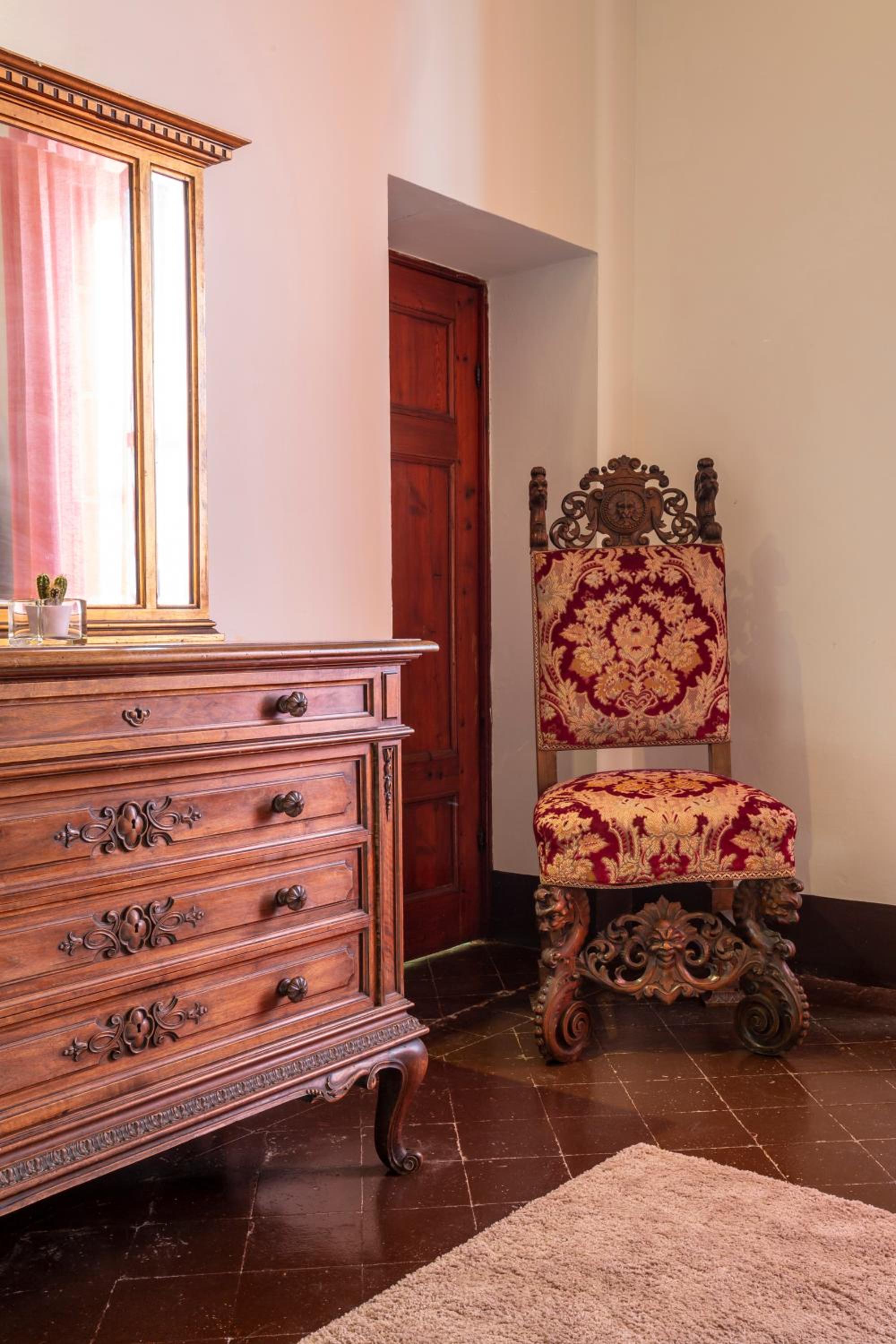 Superior Suite - Photo 5