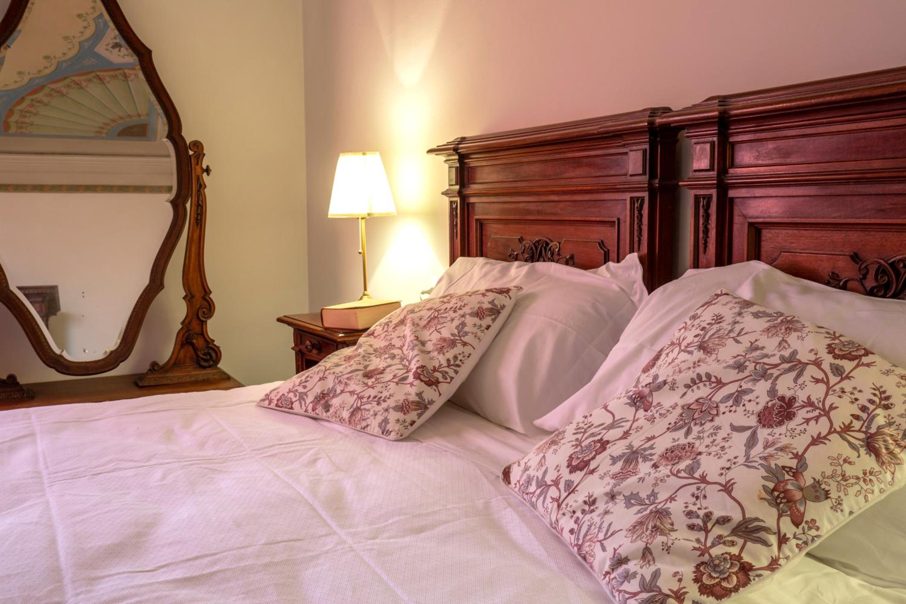 Superior Suite - Photo 8