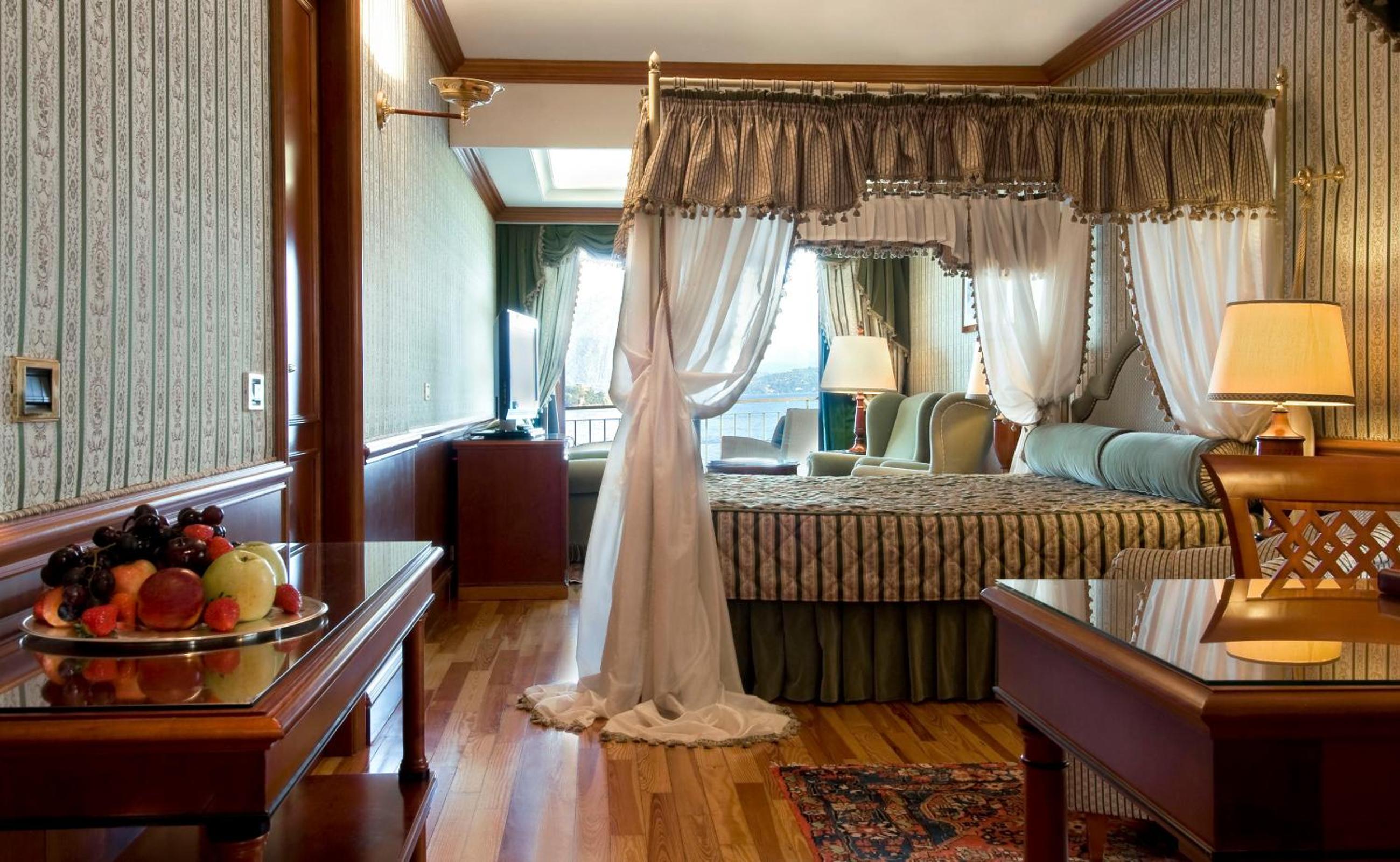 Junior Suite with Lake View - Photo 19