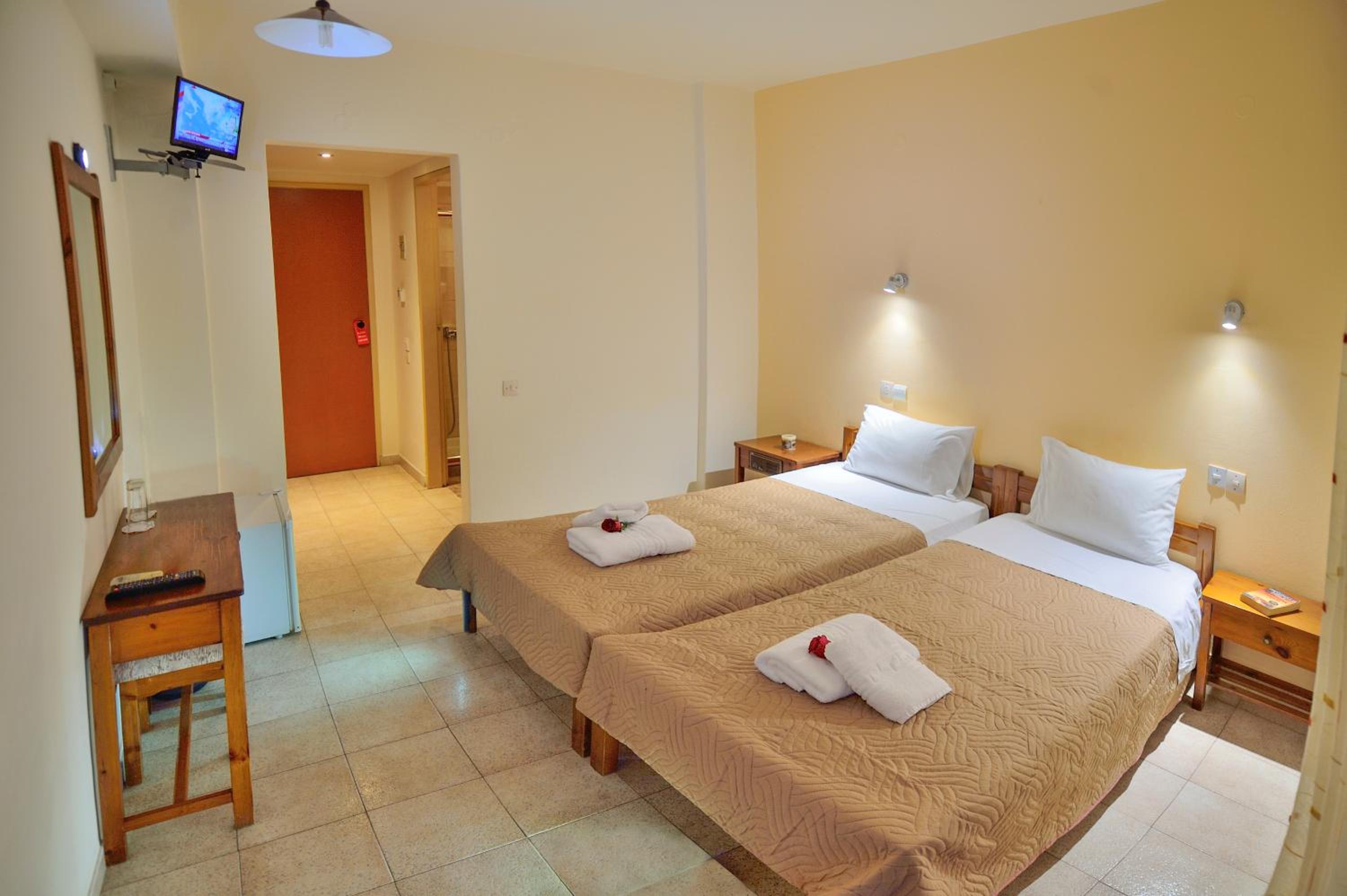 Twin Room - Photo 2