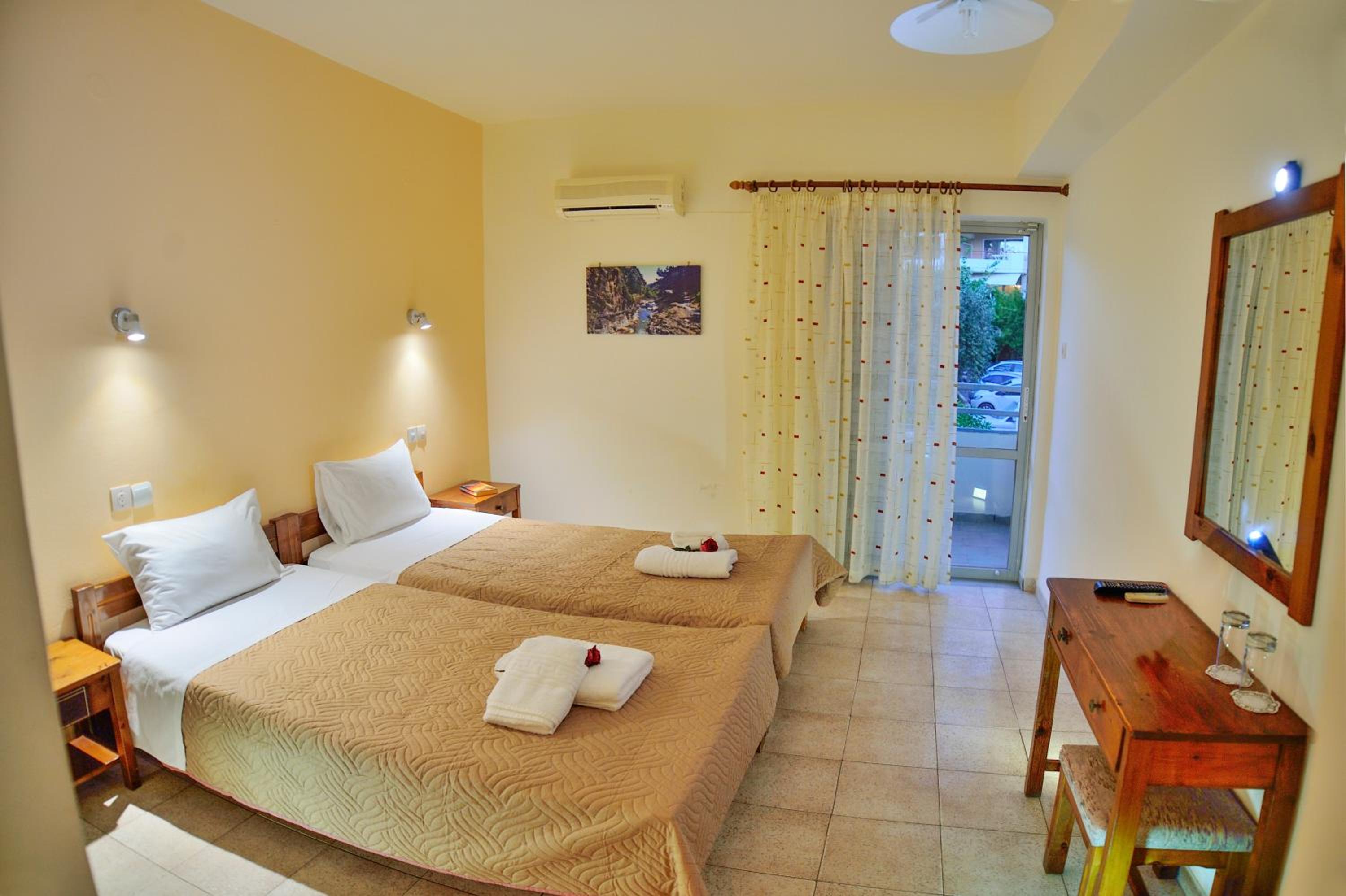 Twin Room - Photo 5