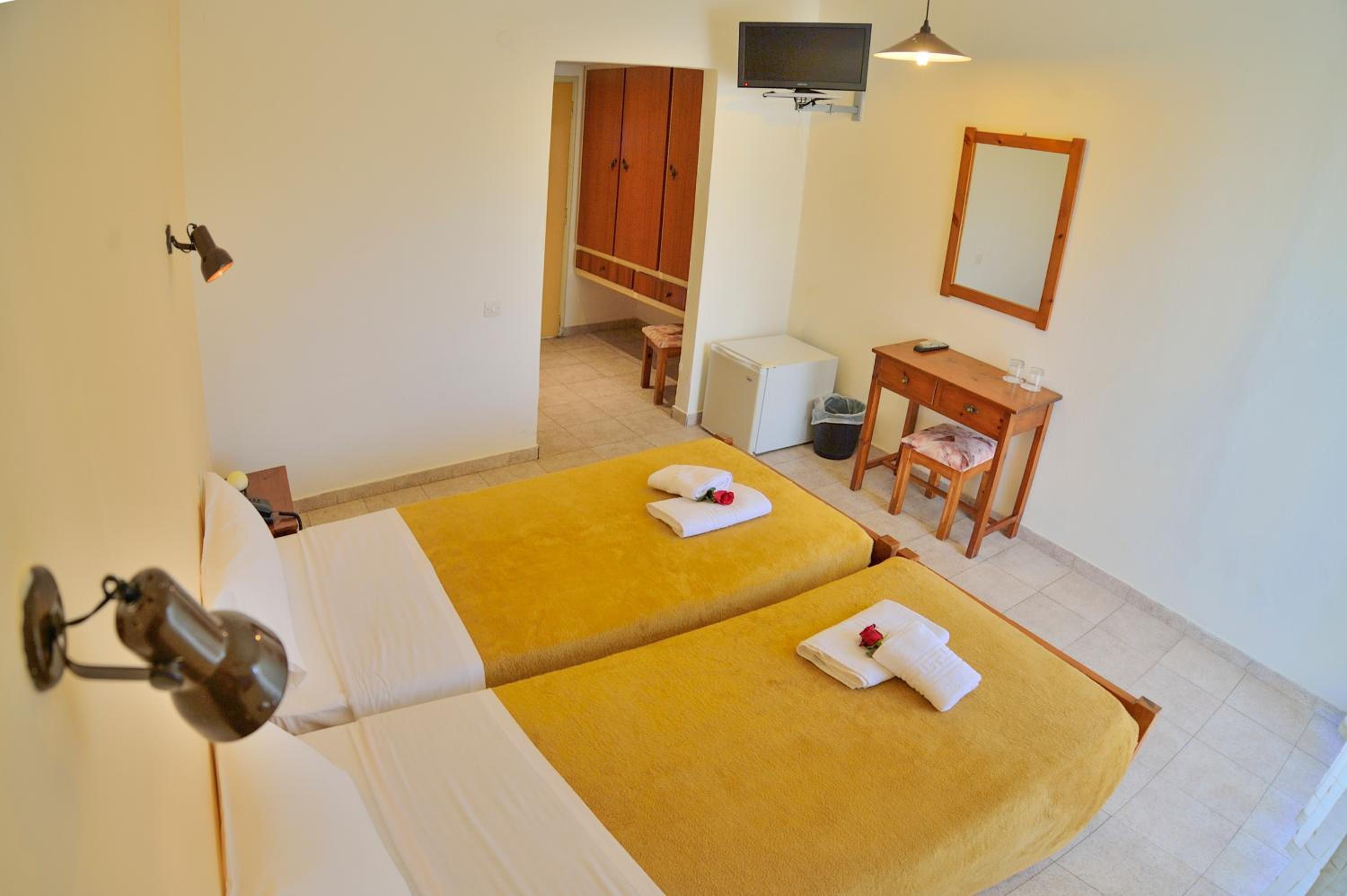 Twin Room - Photo 1