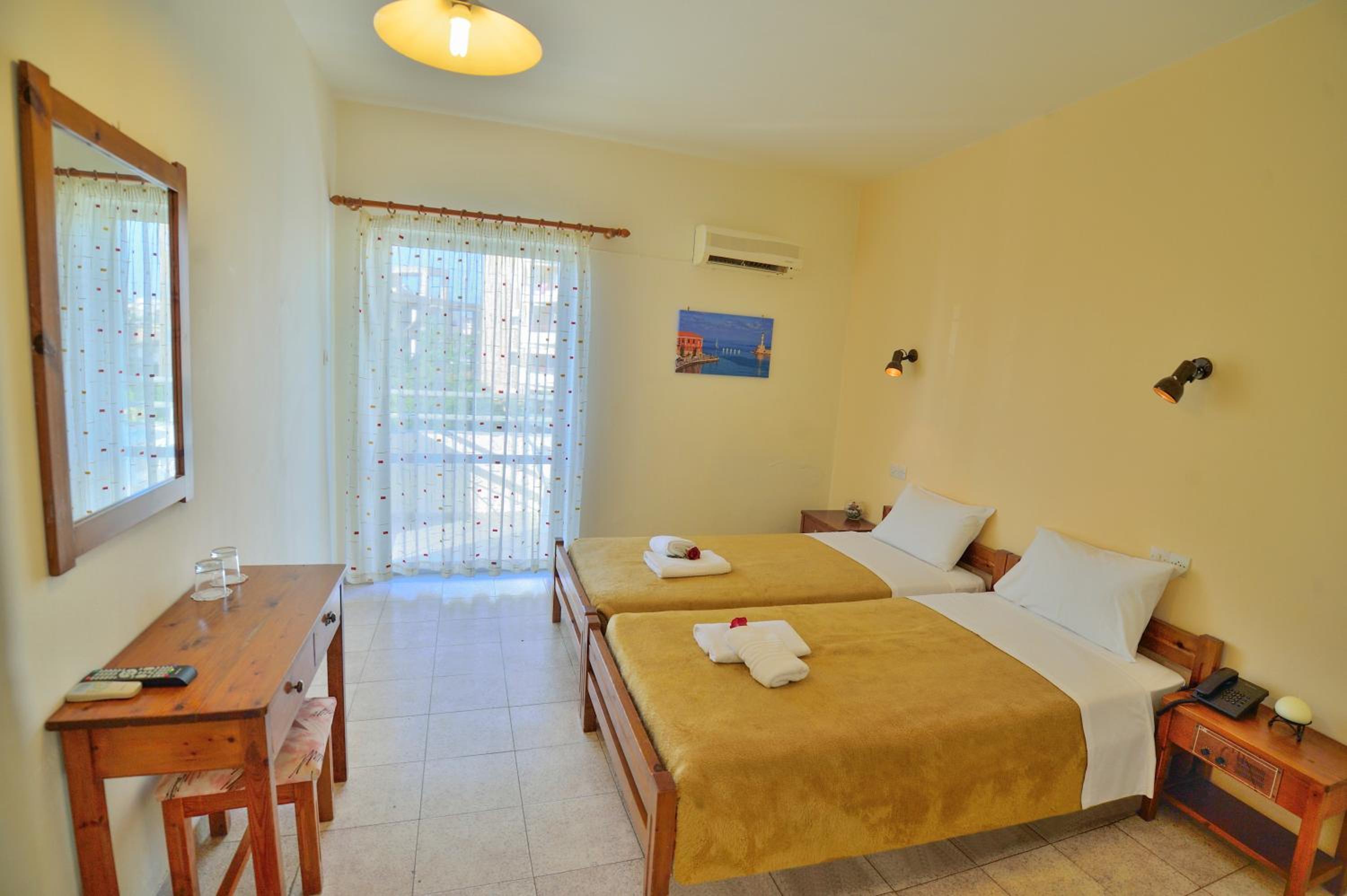 Twin Room - Photo 6
