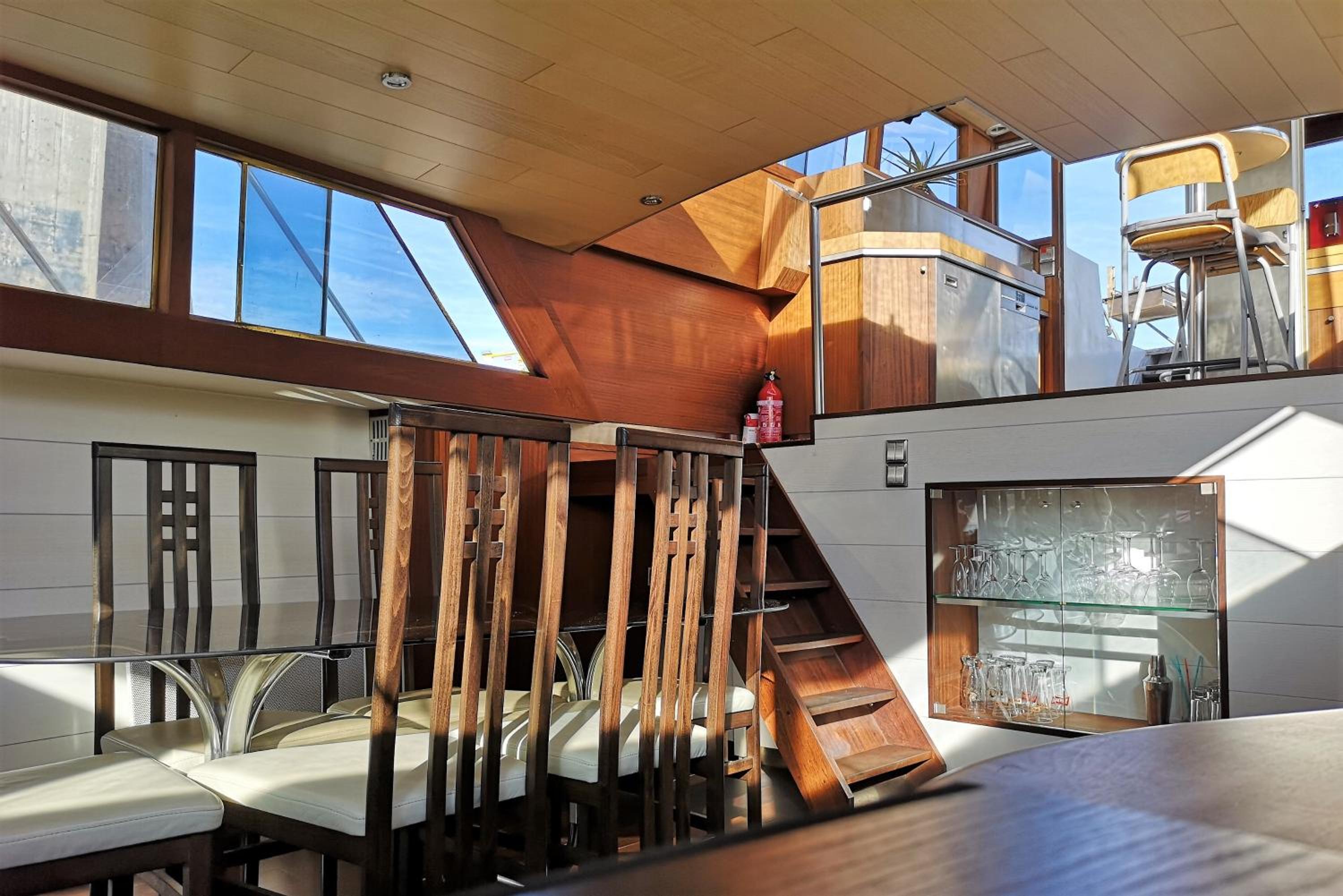 One-Cabin Boat - Photo 12