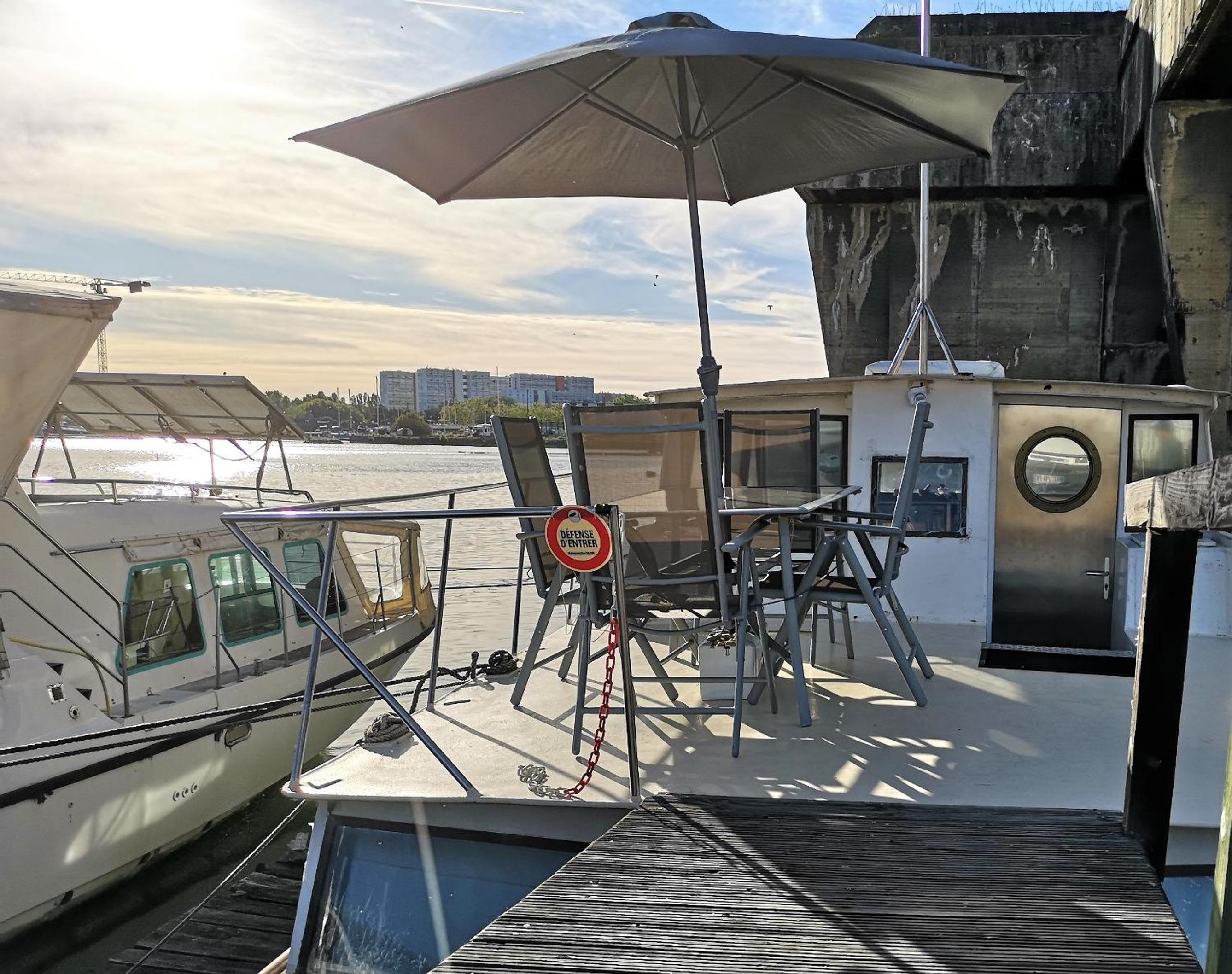 One-Cabin Boat - Photo 13